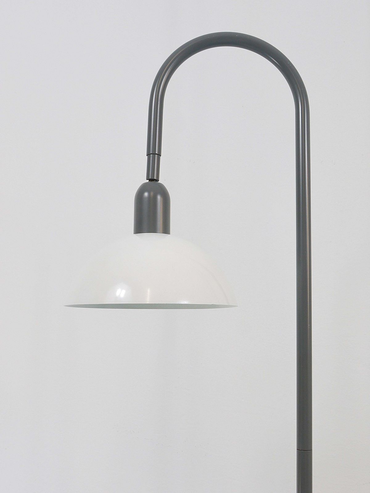photo vinterior 2 Postmodern Memphis-stijl uplighter vloerlampen, torchière, Italië, jaren 1980