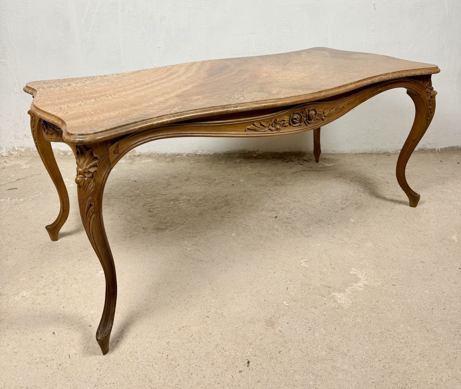 Franse Louis XV-stijl salontafel met marmeren blad, midden 20e eeuw photo buy