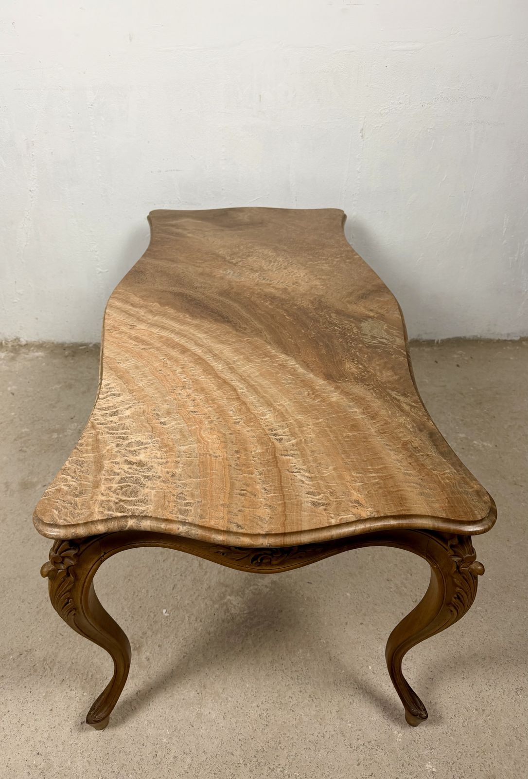 photo buy Franse Louis XV-stijl salontafel met marmeren blad, midden 20e eeuw