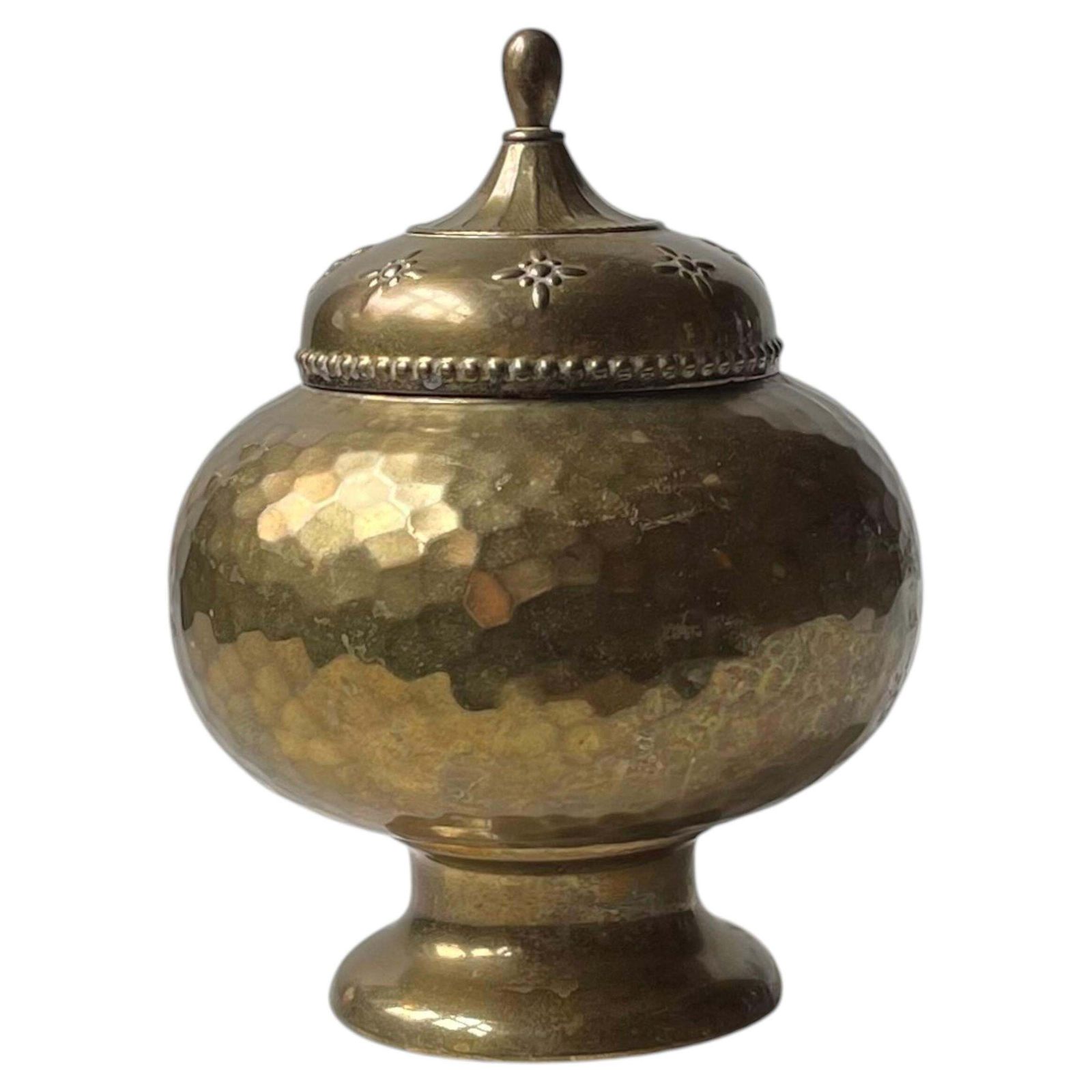 Boîte à thé italienne Art déco en laiton repoussé et martelé à la main