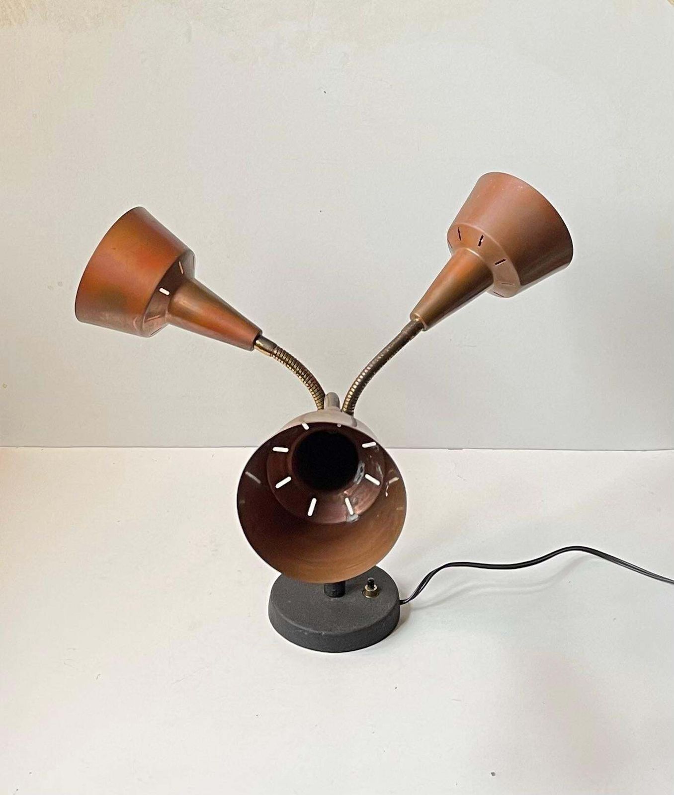 Mid-Century Tafellamp met Drie Kappen in Koper door E. S. Horn, ca. jaren 1950 photo for sale