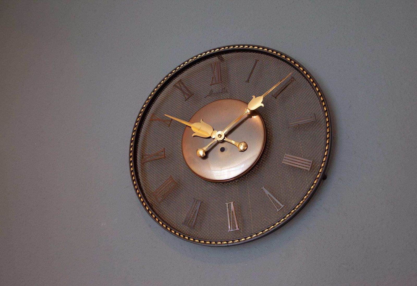 photo vinterior Mauthe art deco wandklok – mid-century modernisme, Bauhaus-stijl, Duitsland, Junghans, jaren 1940, XL