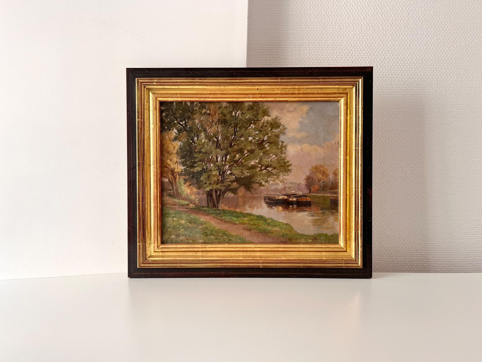Antiek olieverfschilderij op doek "The Barges On The Seine Docks", 19e-eeuws Frans landschap