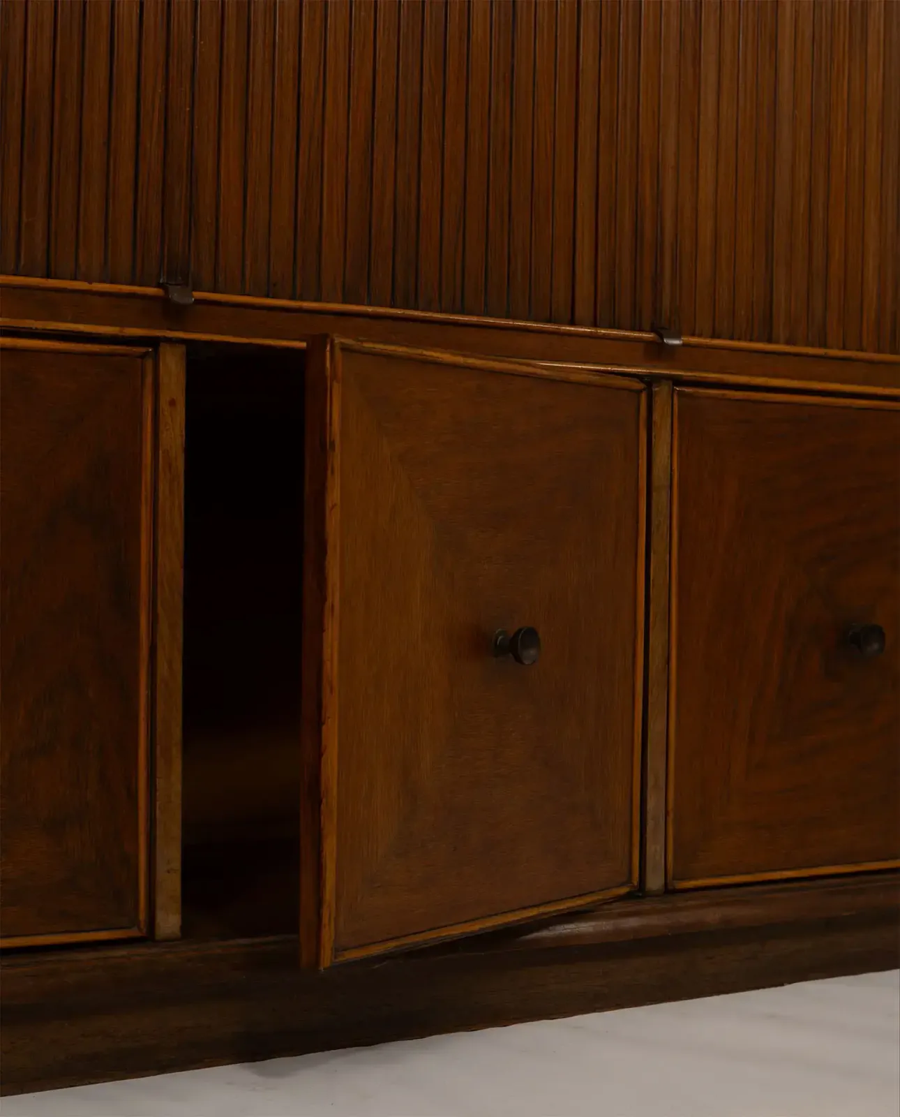 photo vinterior Italian Production, Double Face Cabinet
