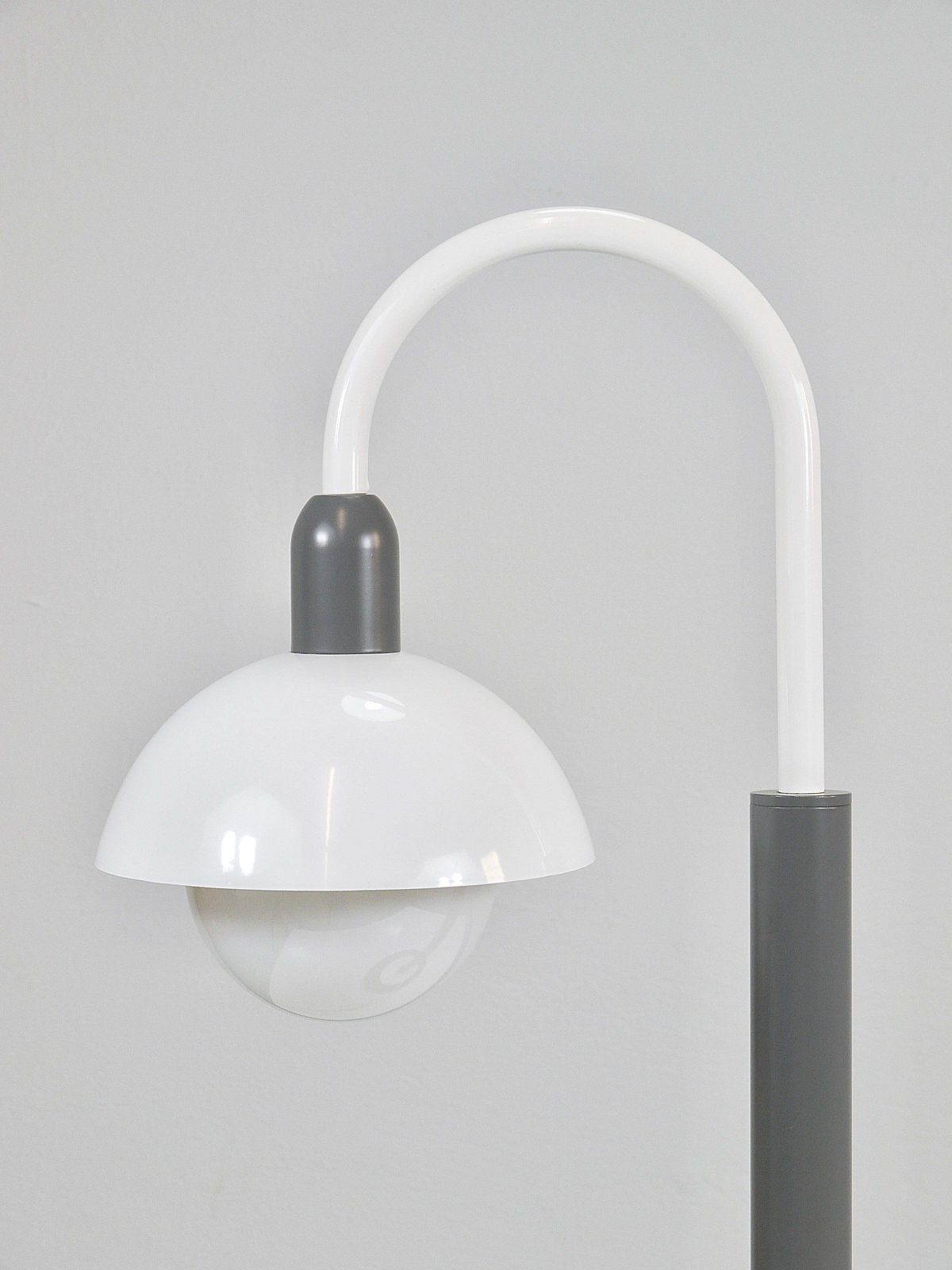 Postmodern Italiaanse tafel- of schemerlamp in Memphis-stijl, jaren 1980 photo 952.0