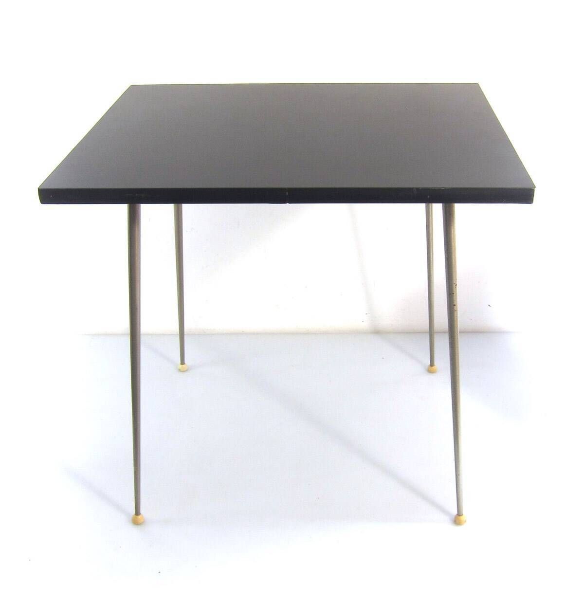Modernistische bijzettafel uit de jaren 1960 met houtskoolgrijs Formica-blad photo furniture