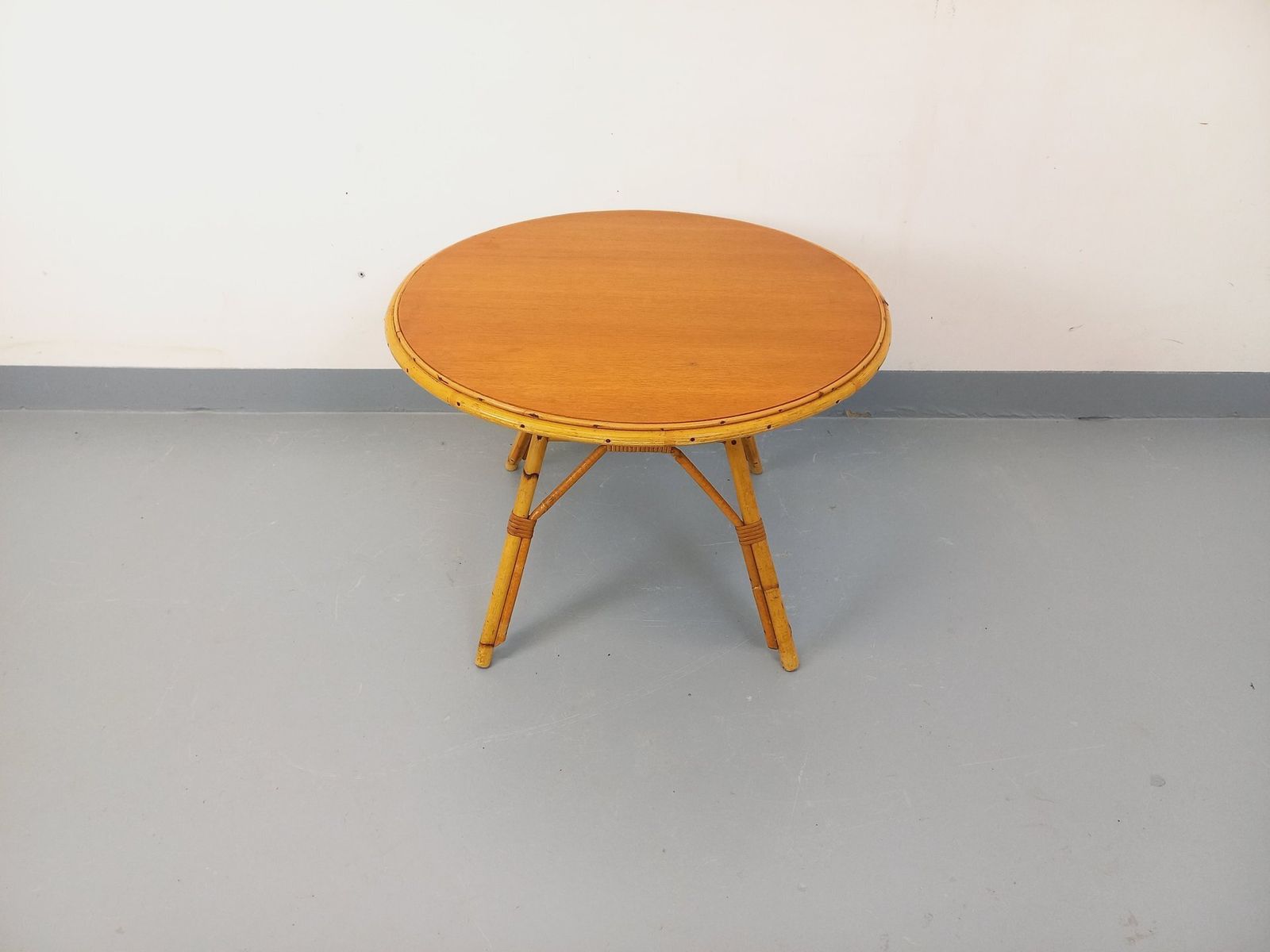 photo vinterior Ronde salontafel in hout en rattan