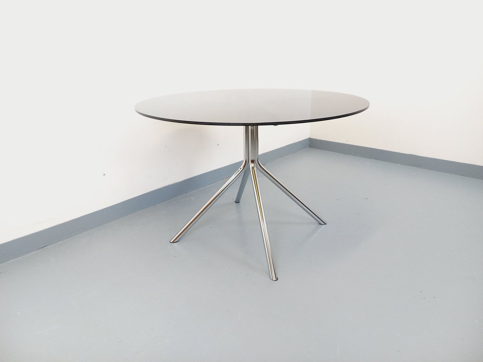 Space Age ronde tafel in verchroomd metaal en plexiglas photo Meubels