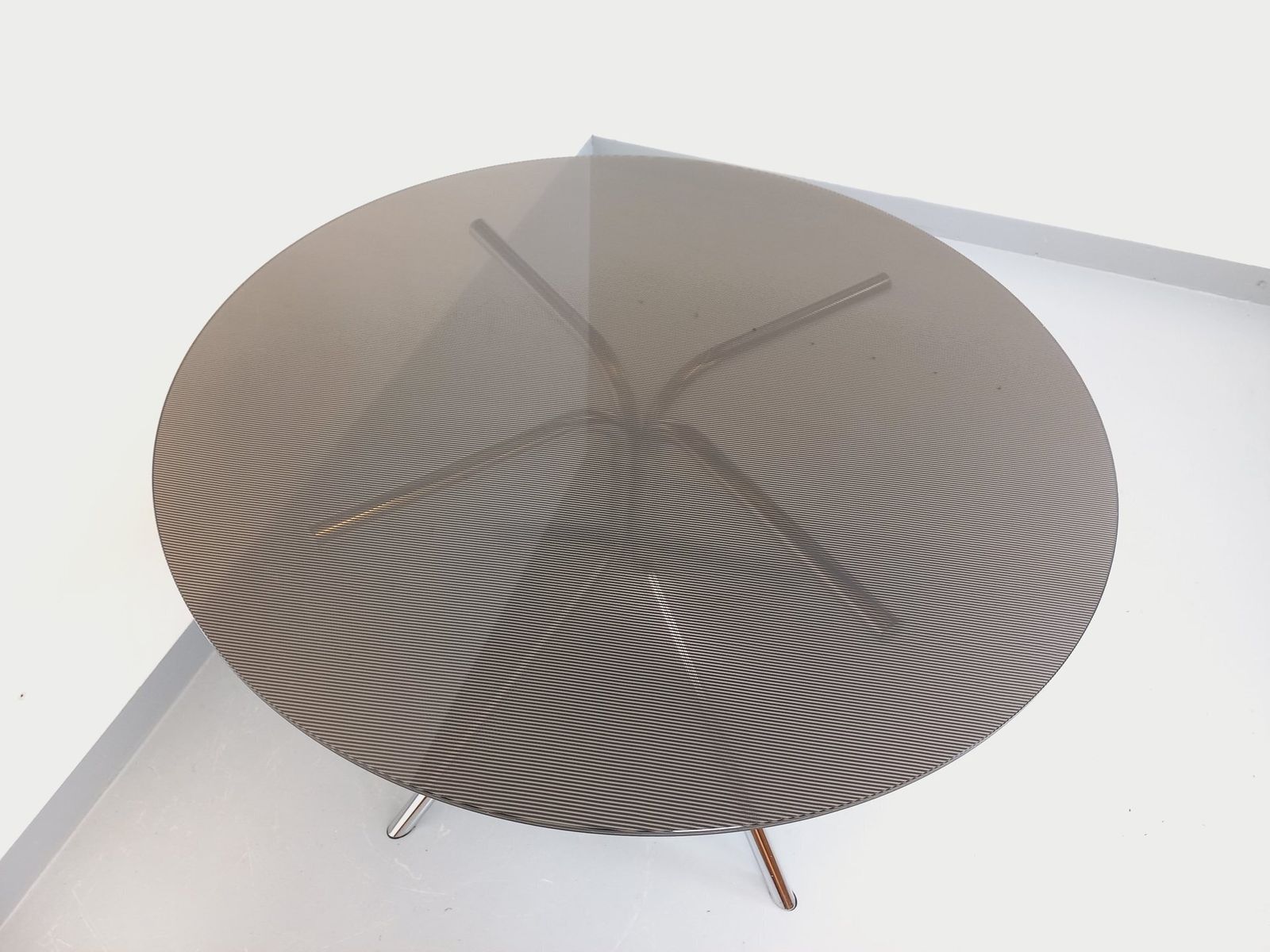 Space Age ronde tafel in verchroomd metaal en plexiglas photo buy