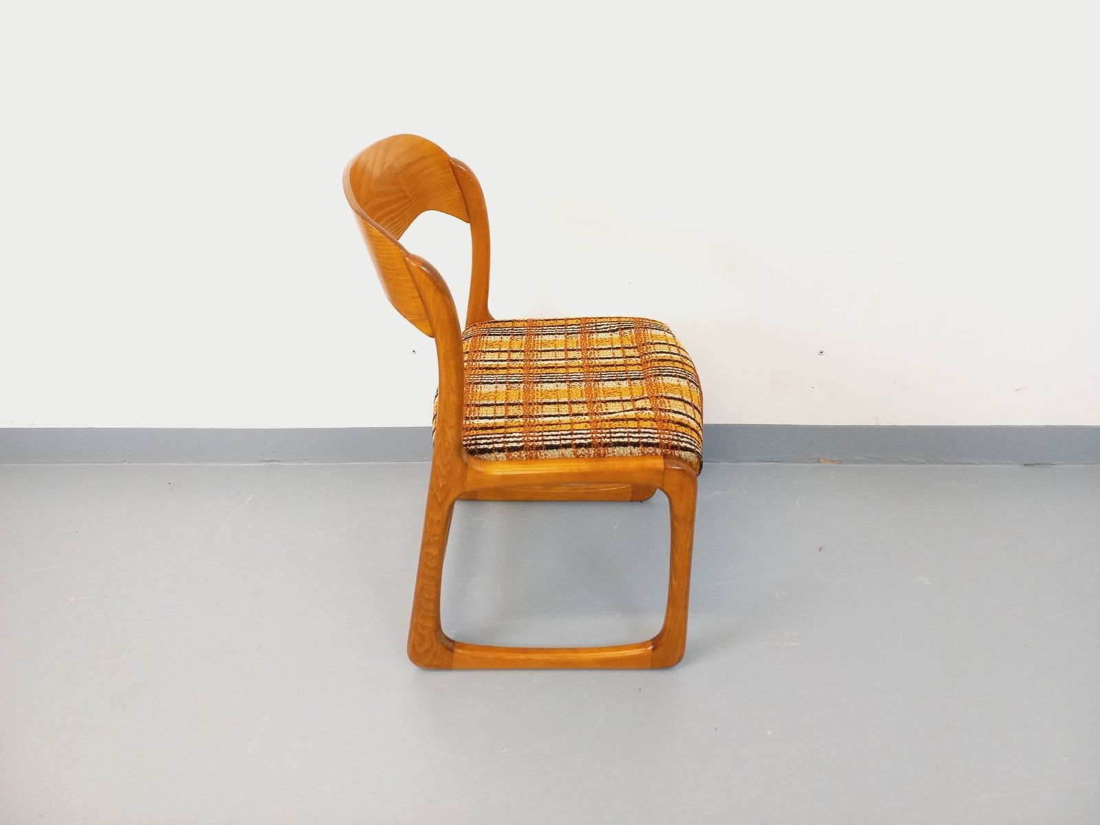 461.0 Baumann houten slee-stoel met wollen bekleding photo