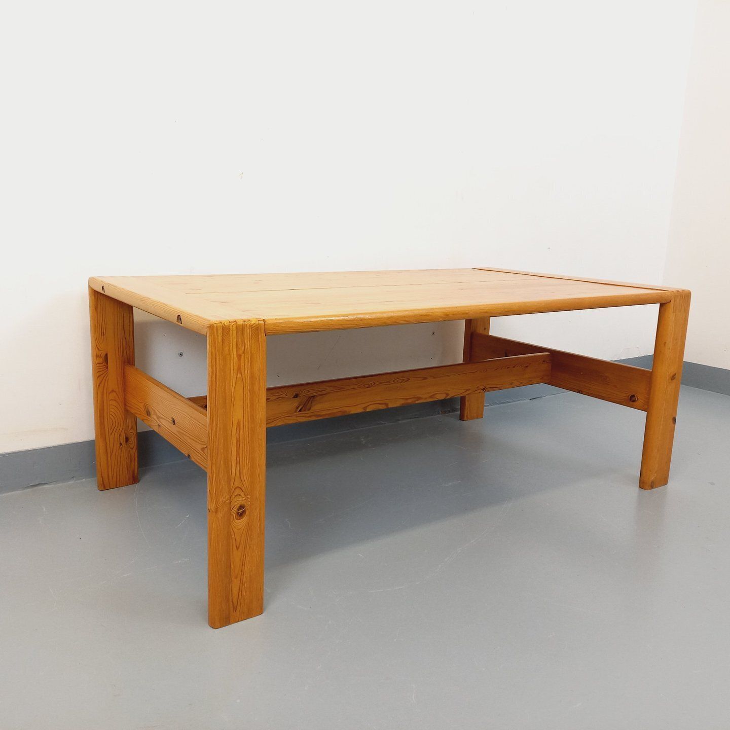 Grote rechthoekige salontafel van massief grenenhout