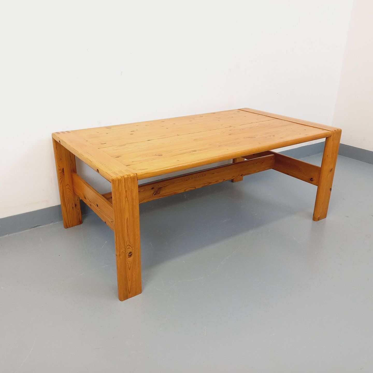 Grote rechthoekige salontafel van massief grenenhout photo for sale