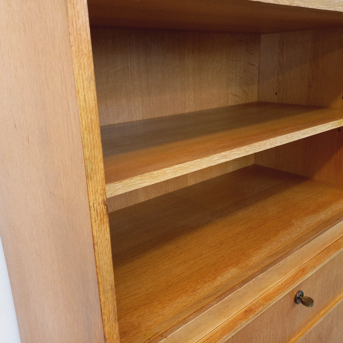1052.0 Opbergkast met Eikenhouten Bijzettafel photo