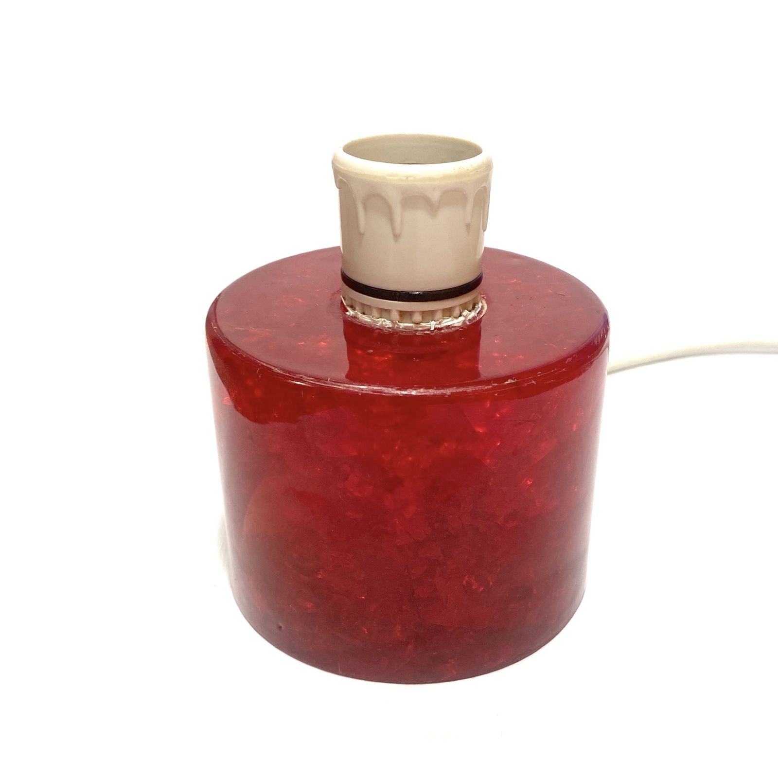 Shattaline tafellamp in rood met grote gedraaide glasvezellampenkap photo Verlichting