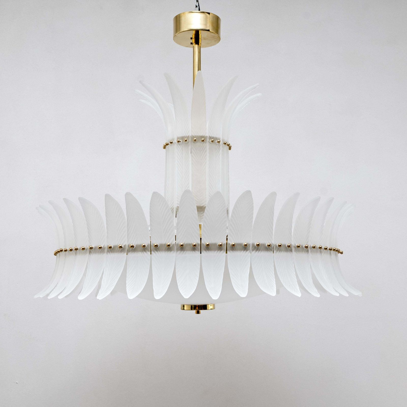 Art Deco stijl Italiaanse Murano glas veren kroonluchter met messing details photo 5933.0