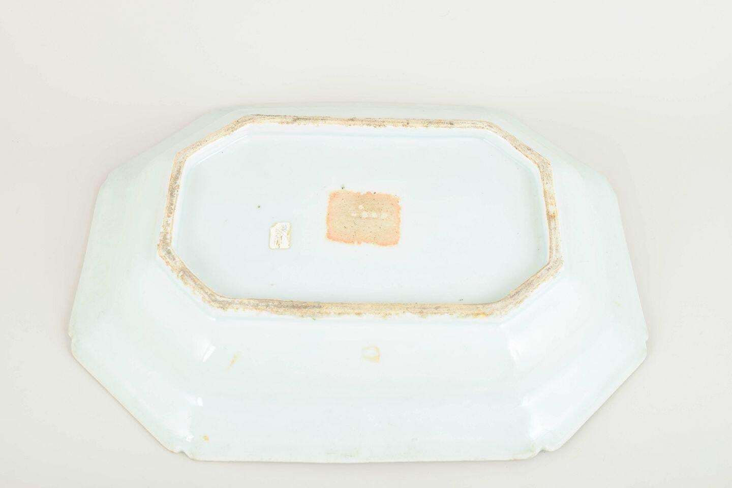 China, Qianlong (1736–1795). Porcelain Dish With Blue And White Decoration. photo 827.0