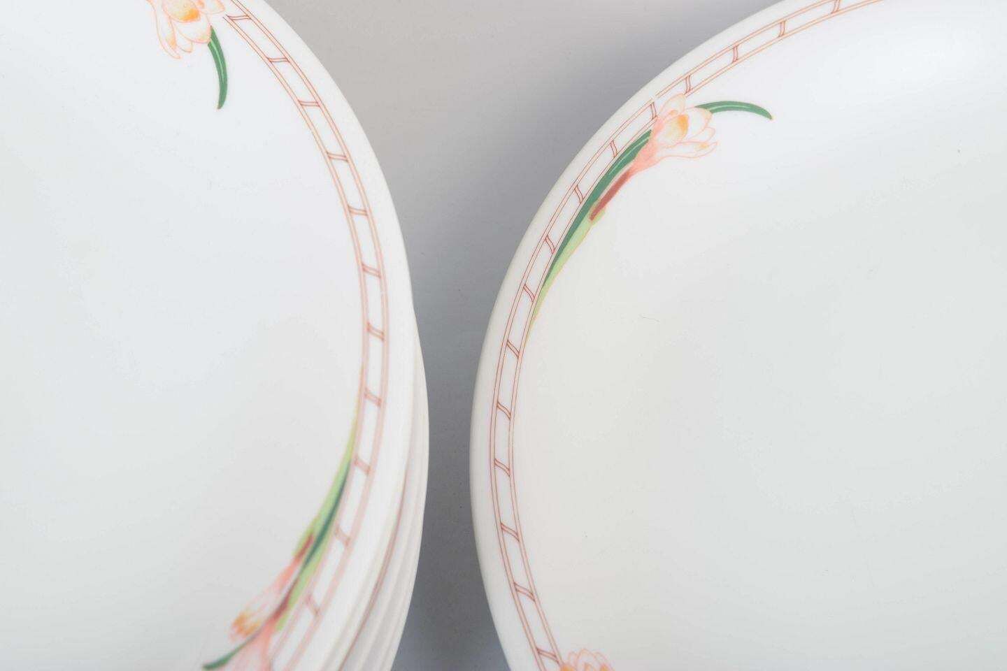 Rörstrand, Suède. Service de six assiettes plates en porcelaine, motif Fleur. photo for sale