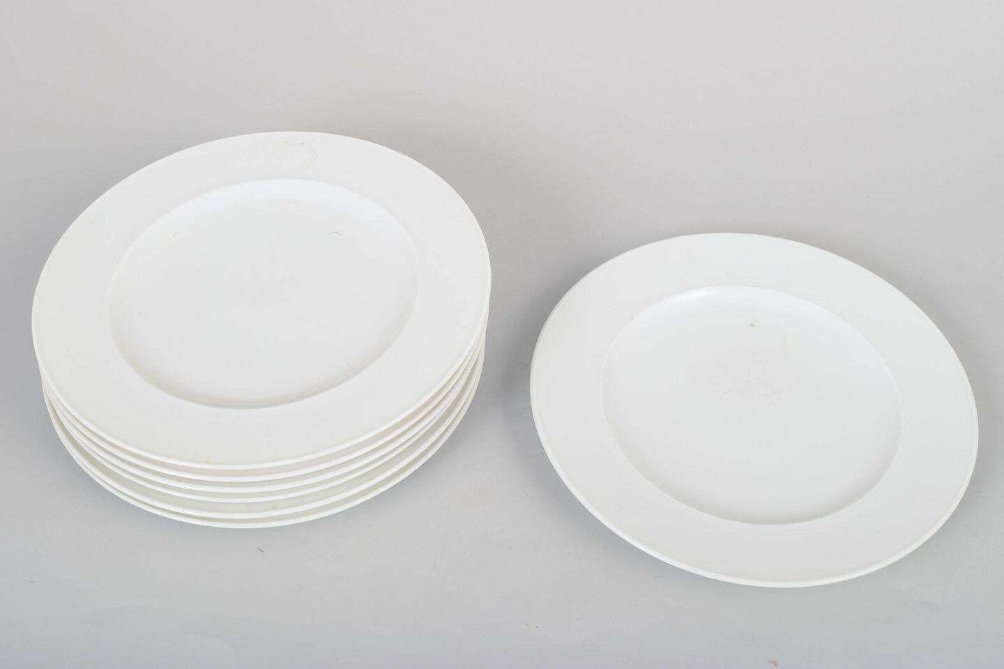 Rosenthal, Duitsland. Set van zeven borden in wit porselein. Jaren 1980 photo furniture