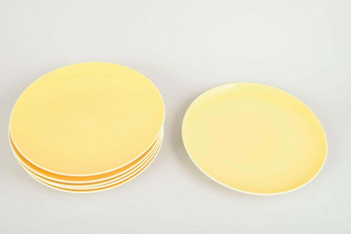 Aluminia. Ensemble de six assiettes plates « Susanne ». Série « Confetti », milieu du XXe siècle. photo furniture