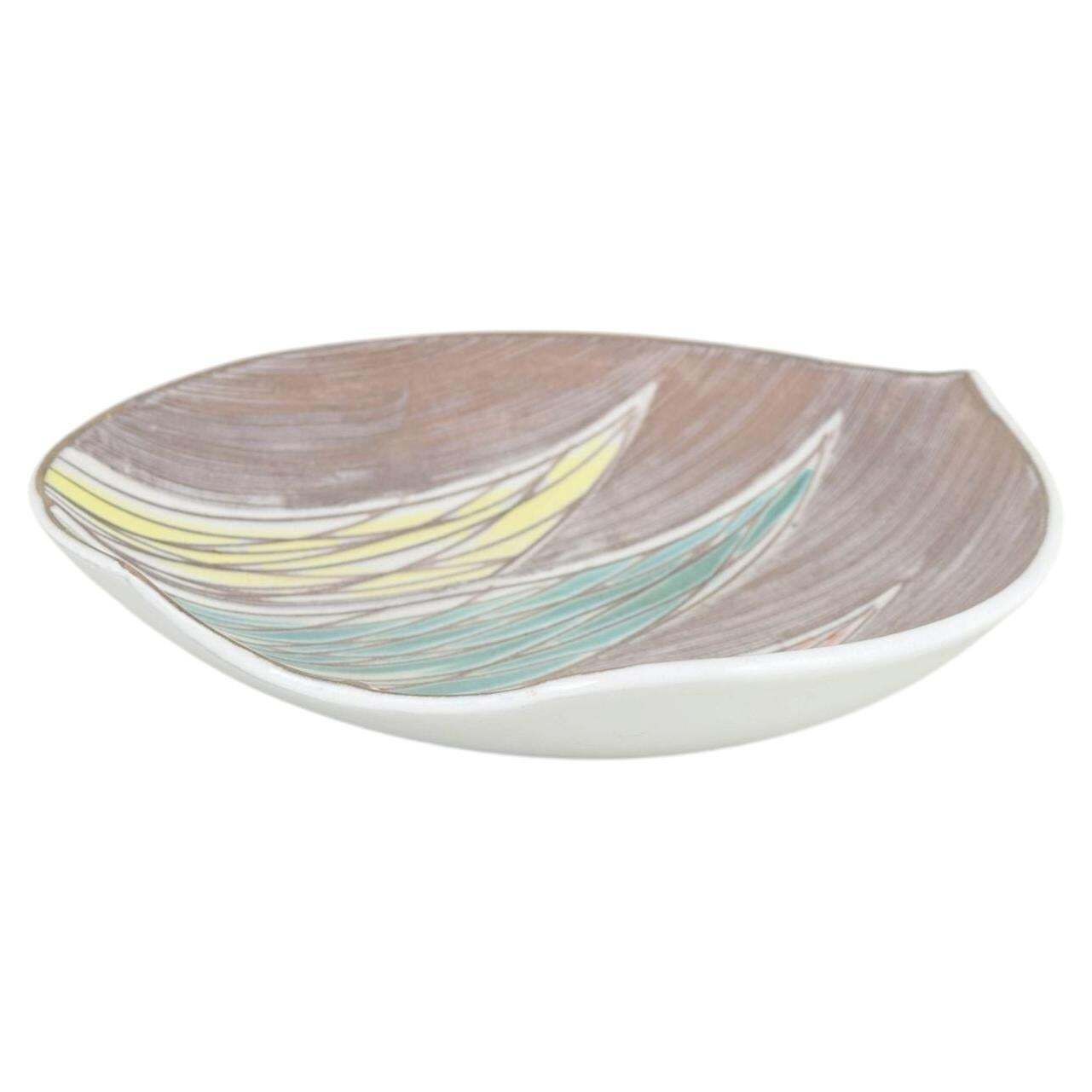 Coupe ronde en céramique à motifs géométriques, Mari Simmulson, Upsala Ekeby.