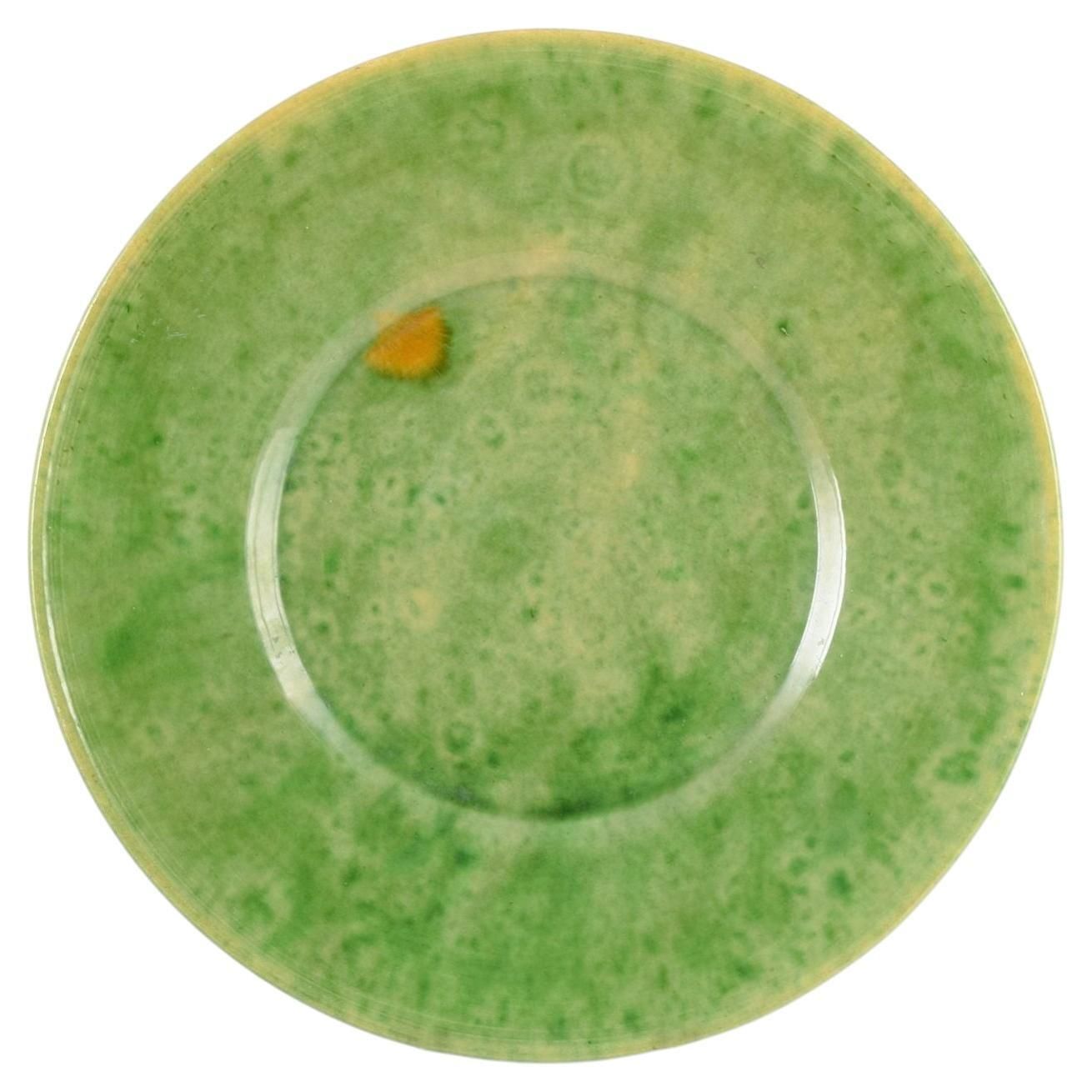 Biot Studio Potter, France. Grand plat en céramique, années 1970/80.