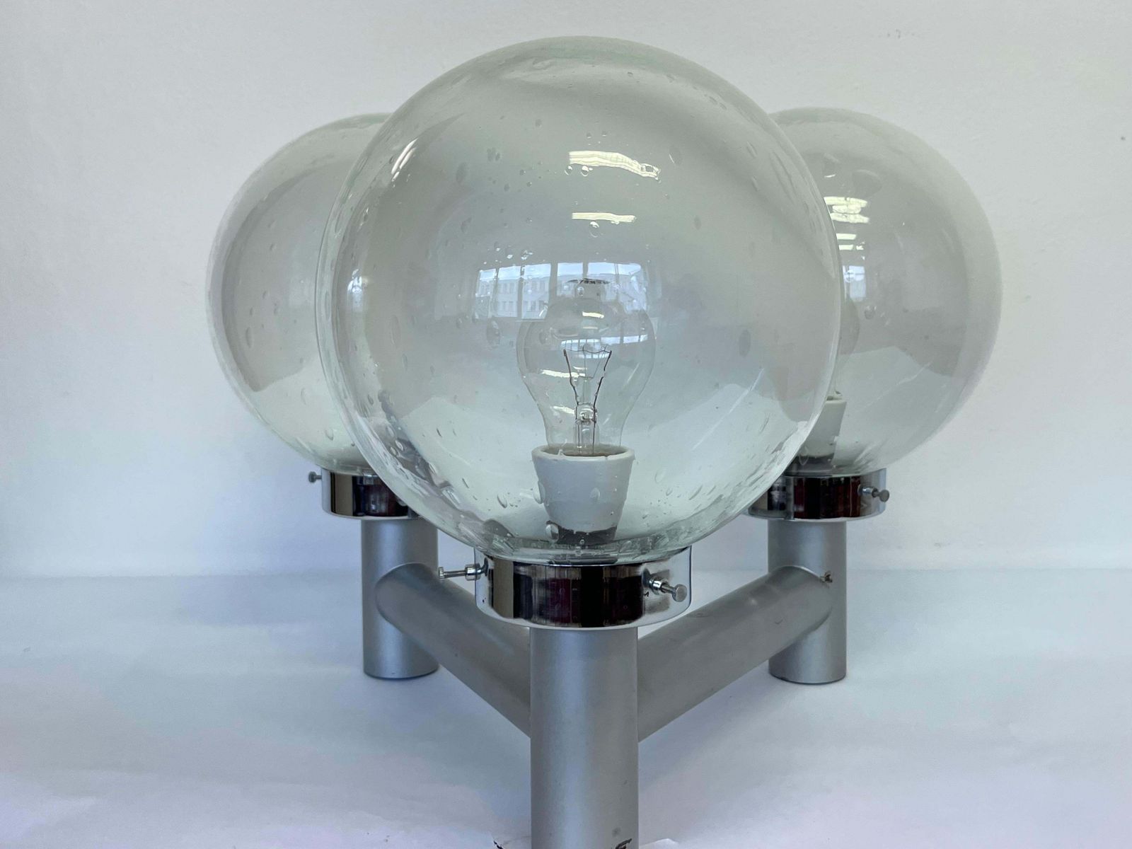 Verlichting Zeldzame XXL mid-century glazen wandlamp voor hotel – ca. jaren 1970 photo