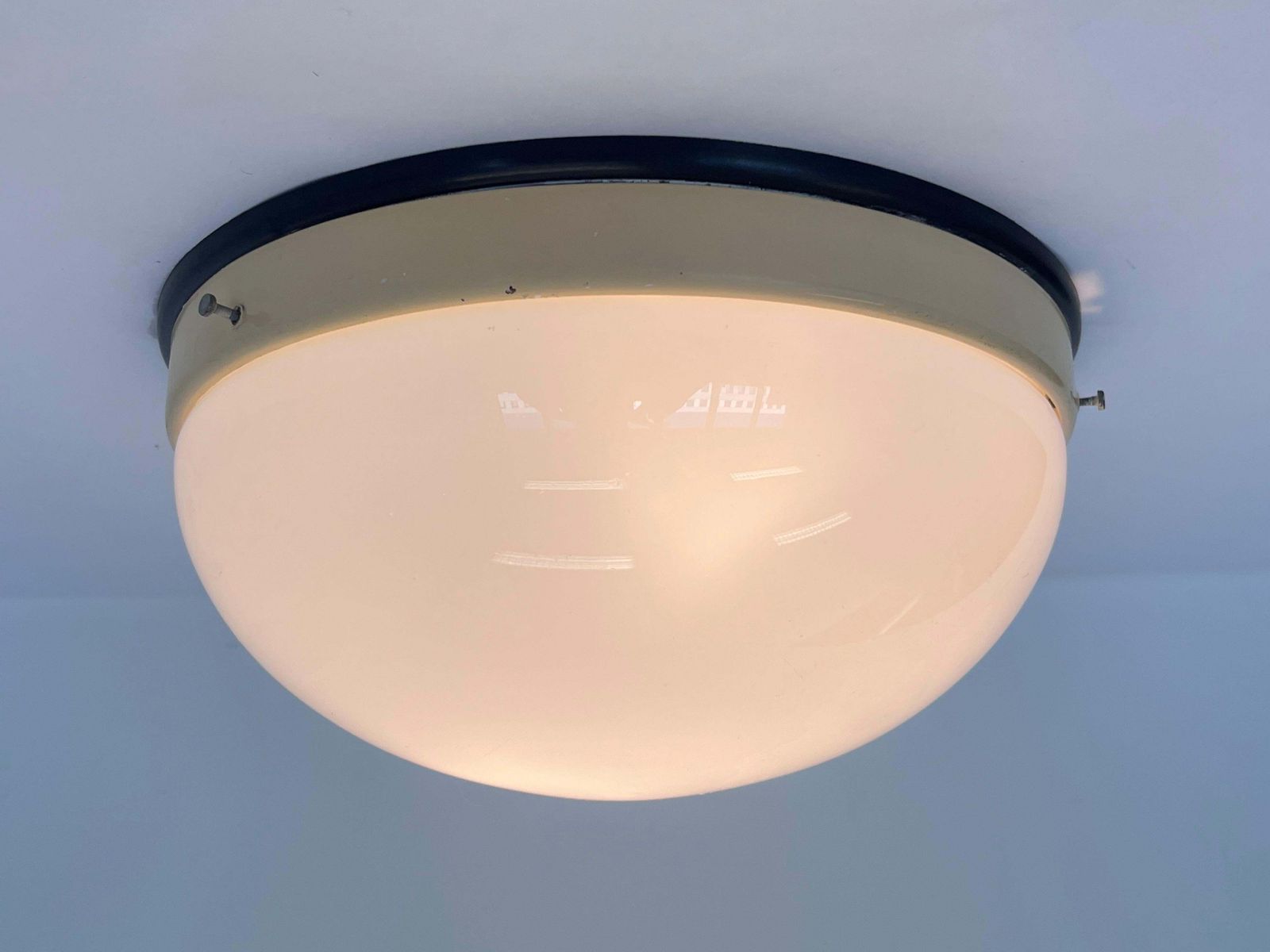 Bakeliet Bauhaus Plafondlamp of Inbouwlamp, Wandlampen   jaren 1940 photo Verlichting
