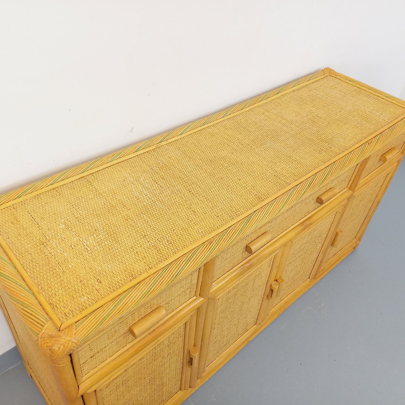 photo furniture Opbergkast van rotan en gevlochten rotan