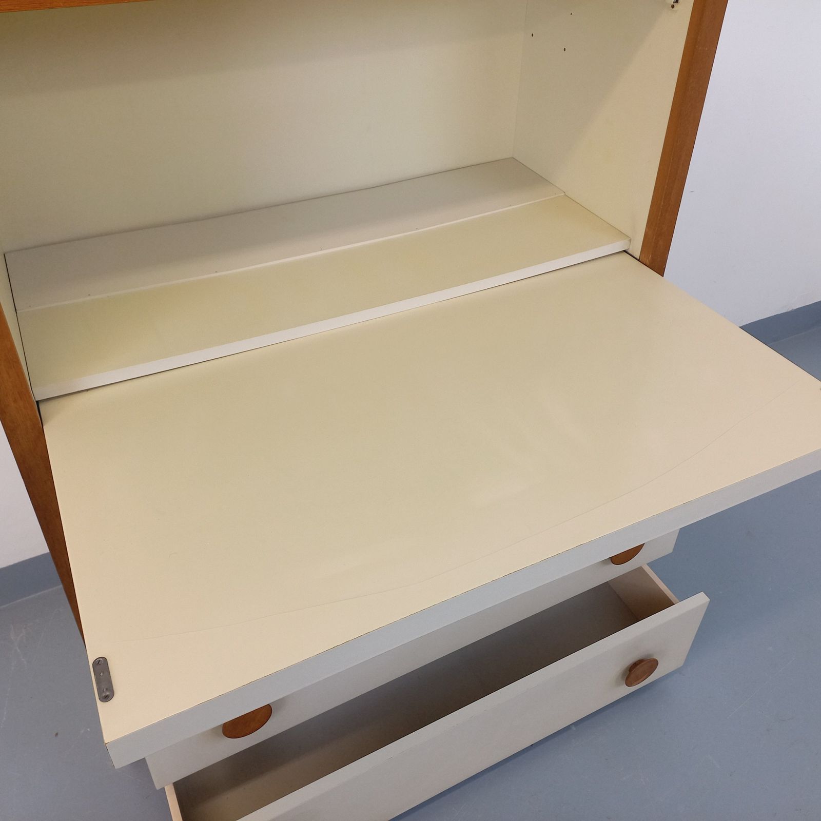 photo vinterior Secretaire in eiken en gebroken wit melamine
