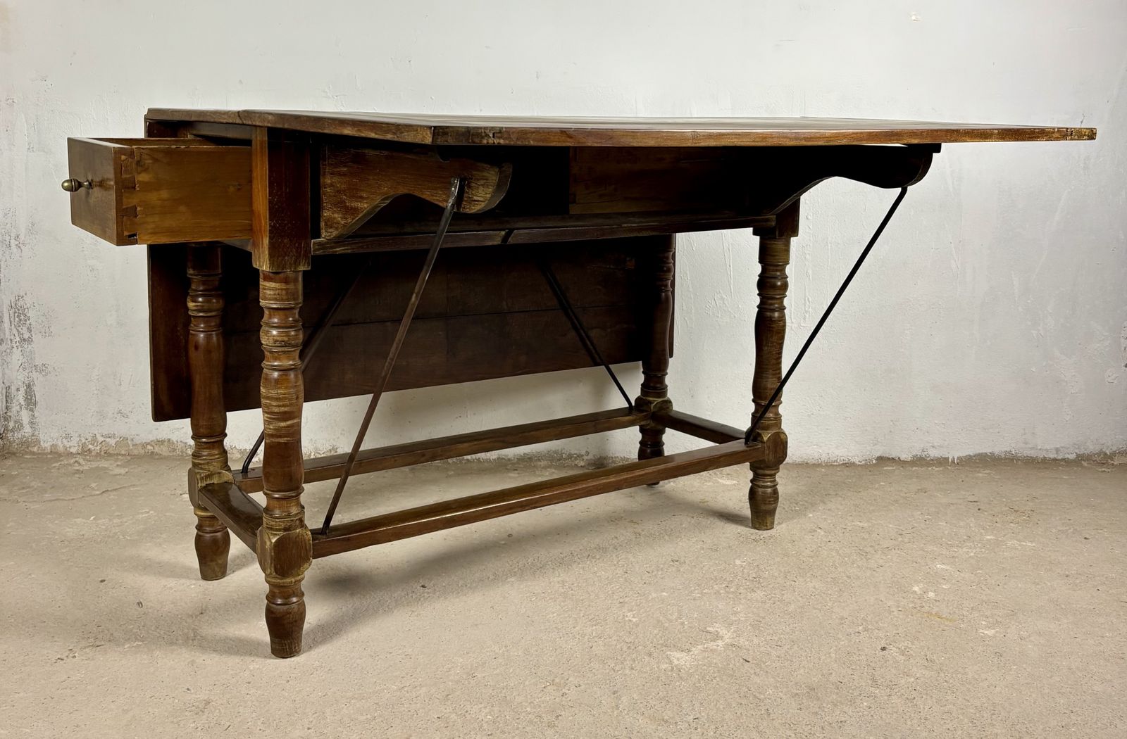 Spaanse houten klaptafel, begin 20e eeuw photo 2940.0