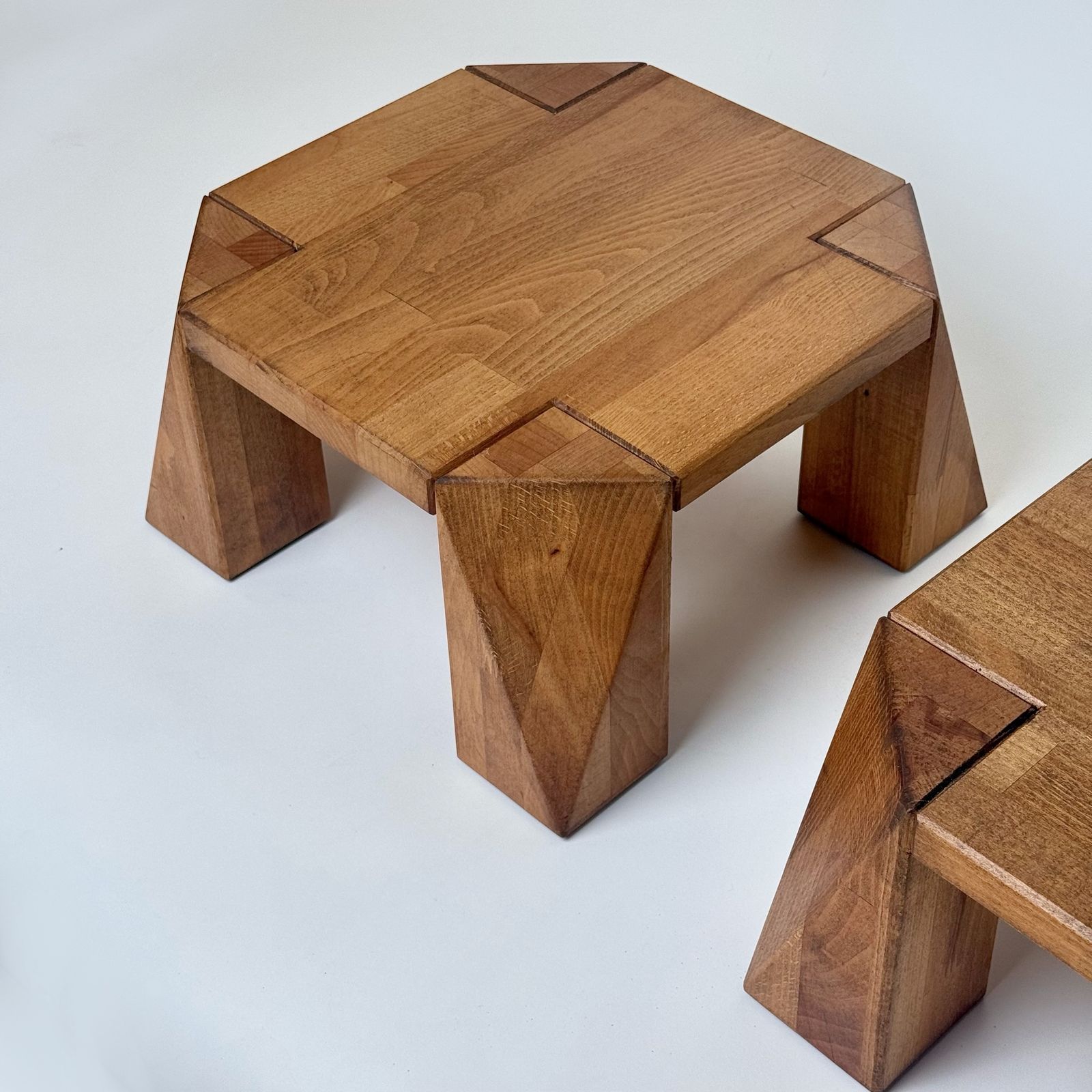 Eind 20e eeuw, paar Italiaanse vierkante houten sokkels photo furniture