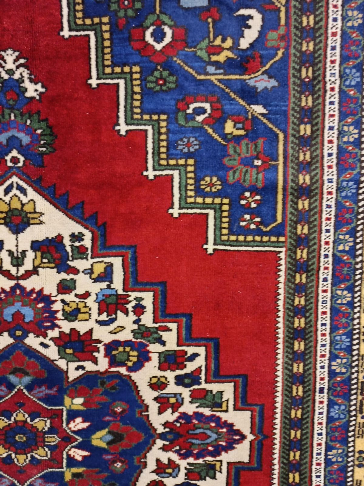 photo vintage Tapis en laine turc tissé main 325 x 210 cm, grand tapis vintage rouge et bleu à motifs géométriques