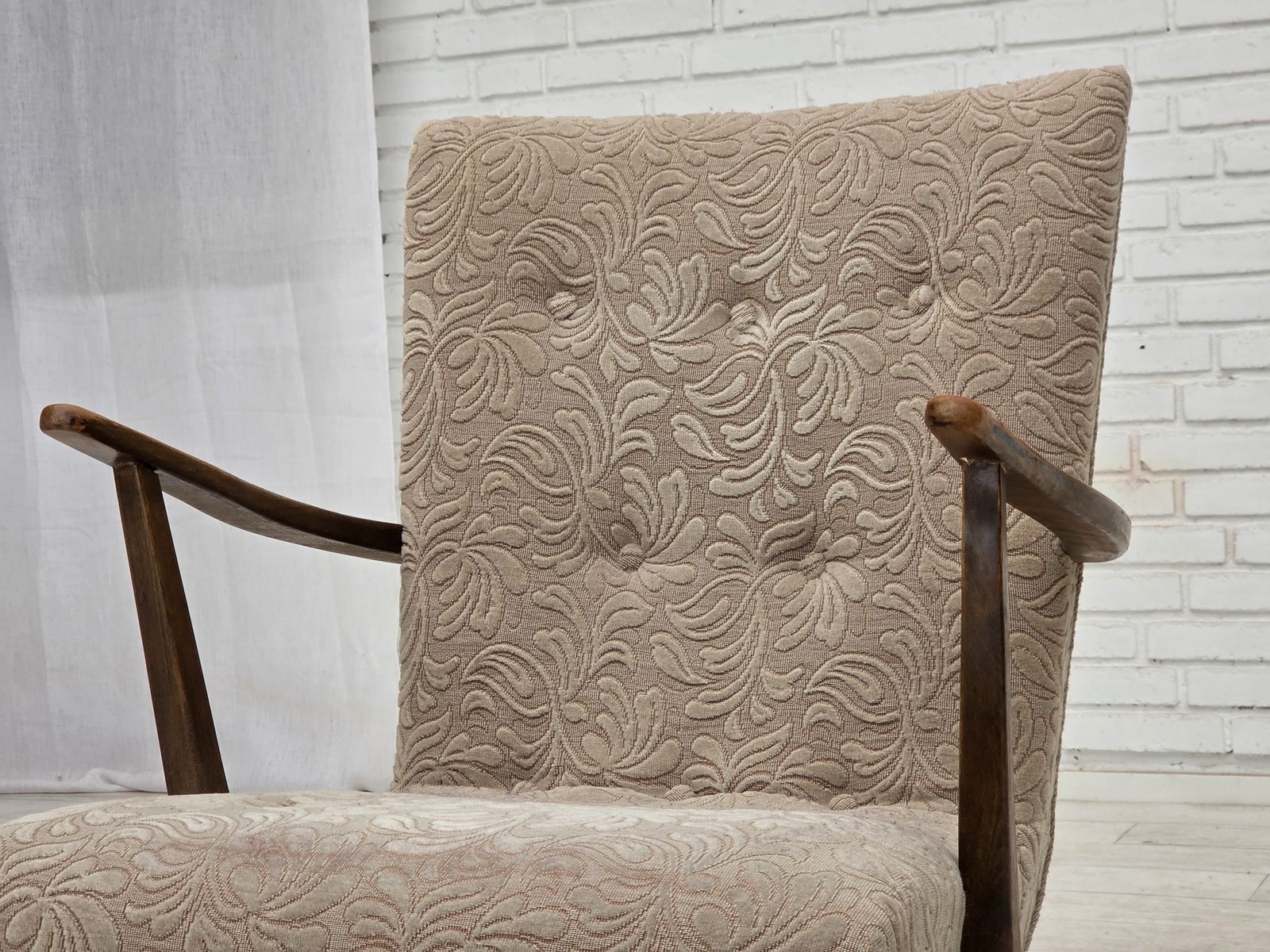 photo for sale Ca. jaren 1960, Deense fauteuil, meubelwol, beukenhout.