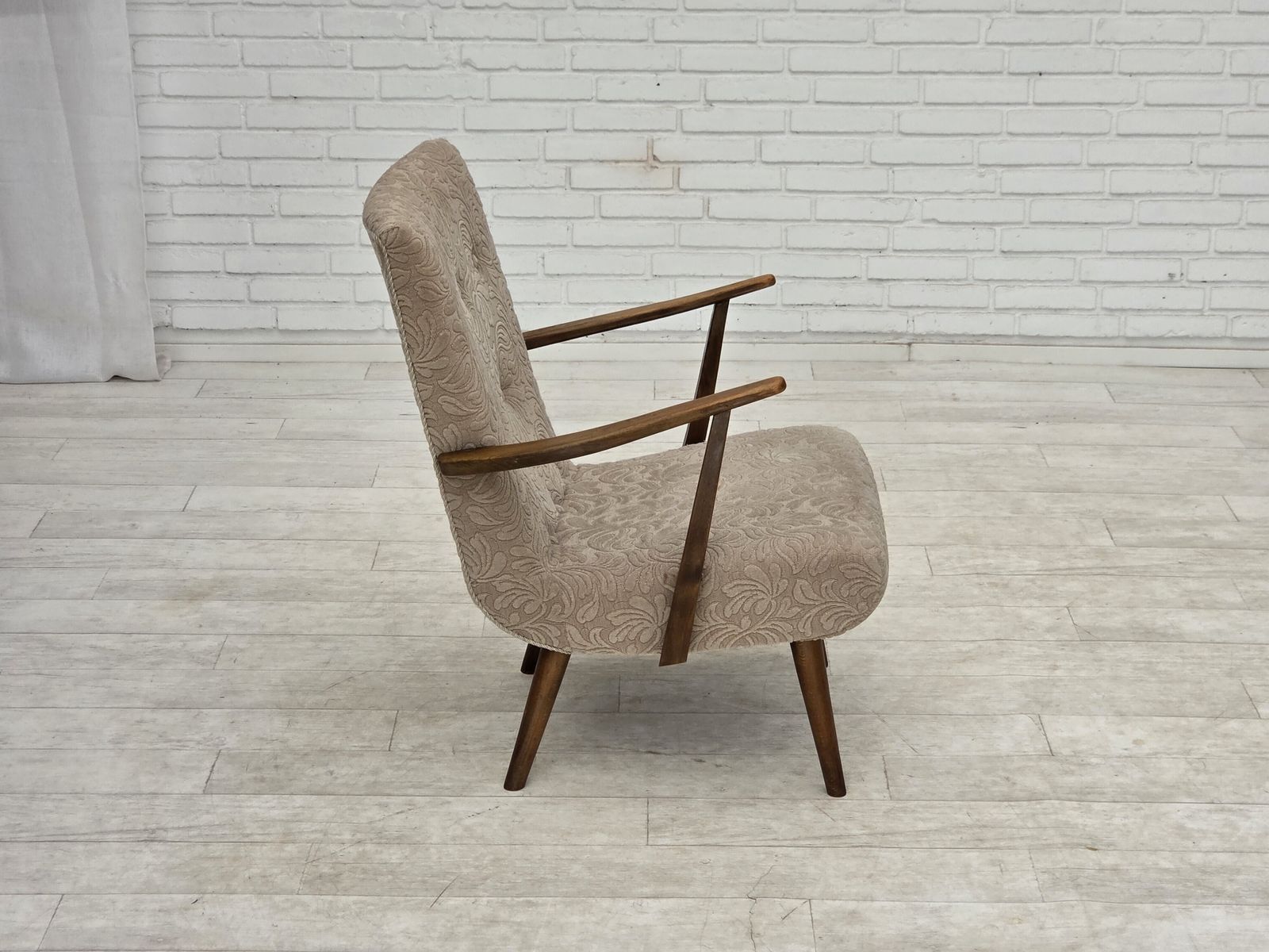 700.0 Ca. jaren 1960, Deense fauteuil, meubelwol, beukenhout. photo