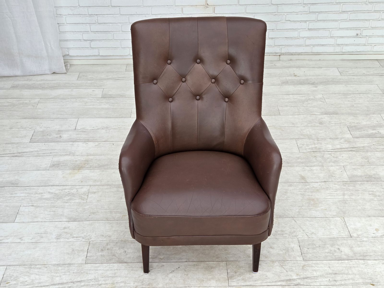photo for sale Ca. jaren 1970, Deense fauteuil, bruin meubelleer.