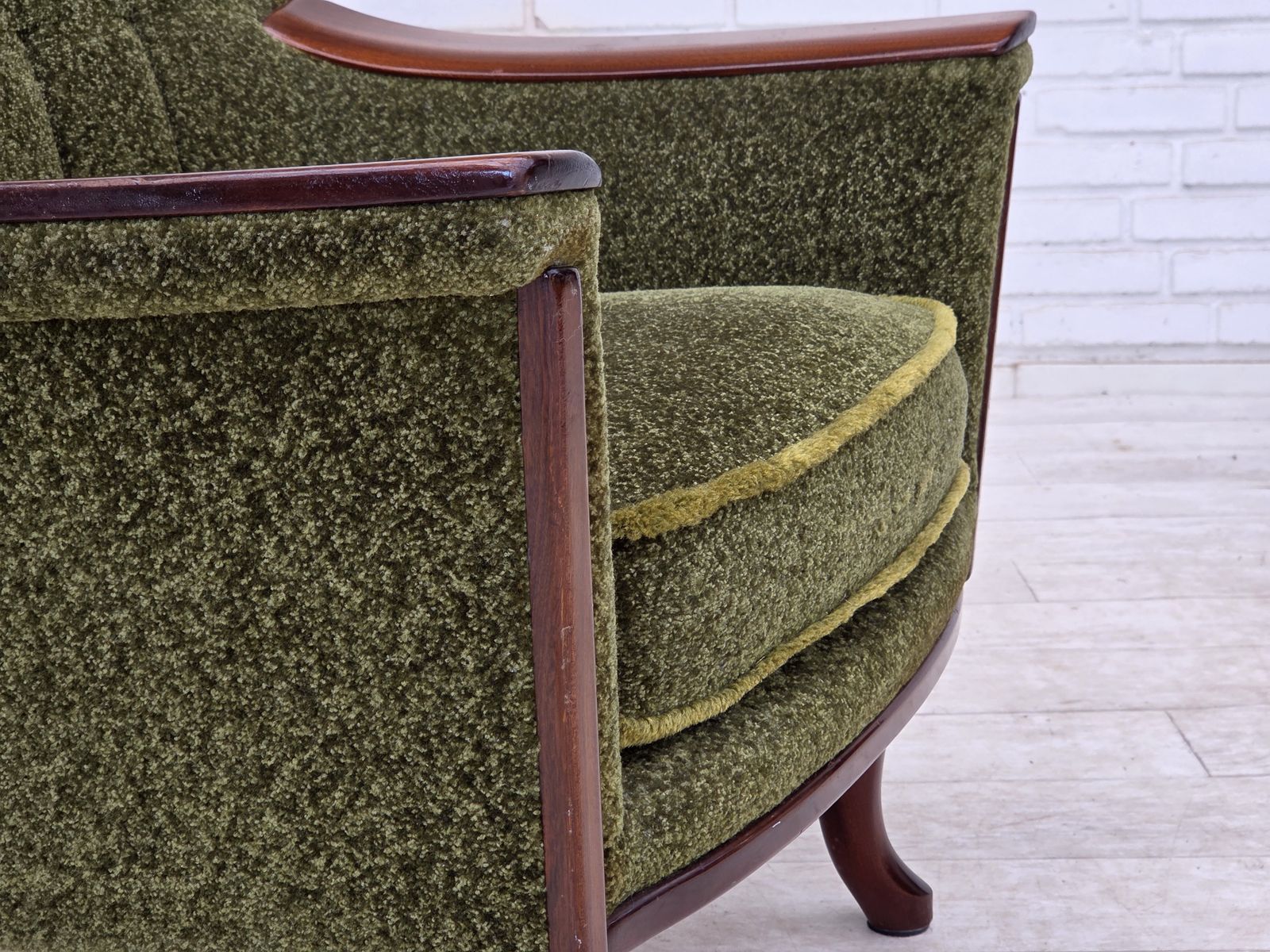 Jaren 1970, Noorse fauteuil, groen meubelstof, teakhout photo Meubels