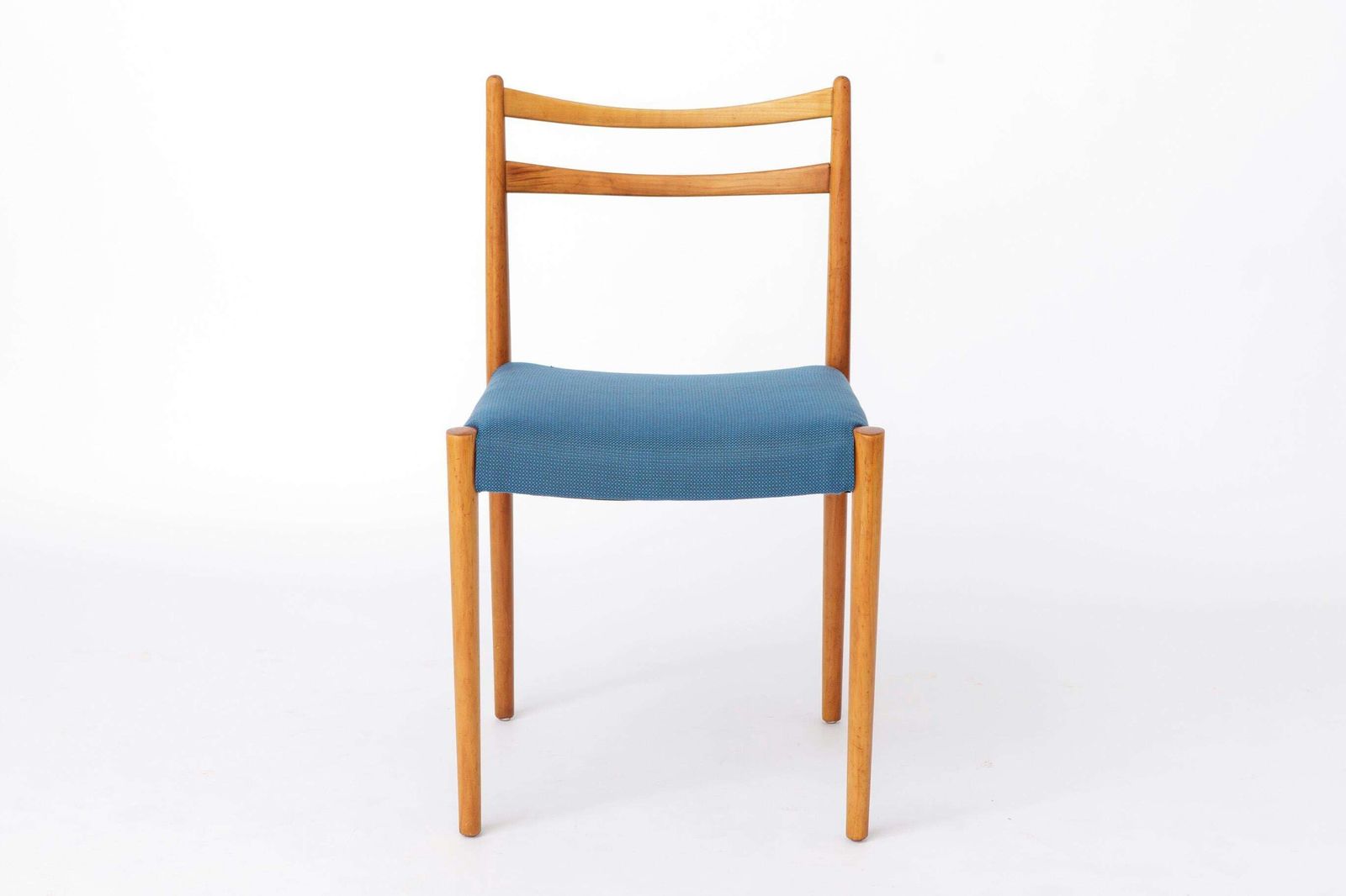 Vintage Lübke eetkamerstoel, Duitsland ca. jaren 1970, beukenhouten stoel, blauw beklede zitting, Mid-Century Modern