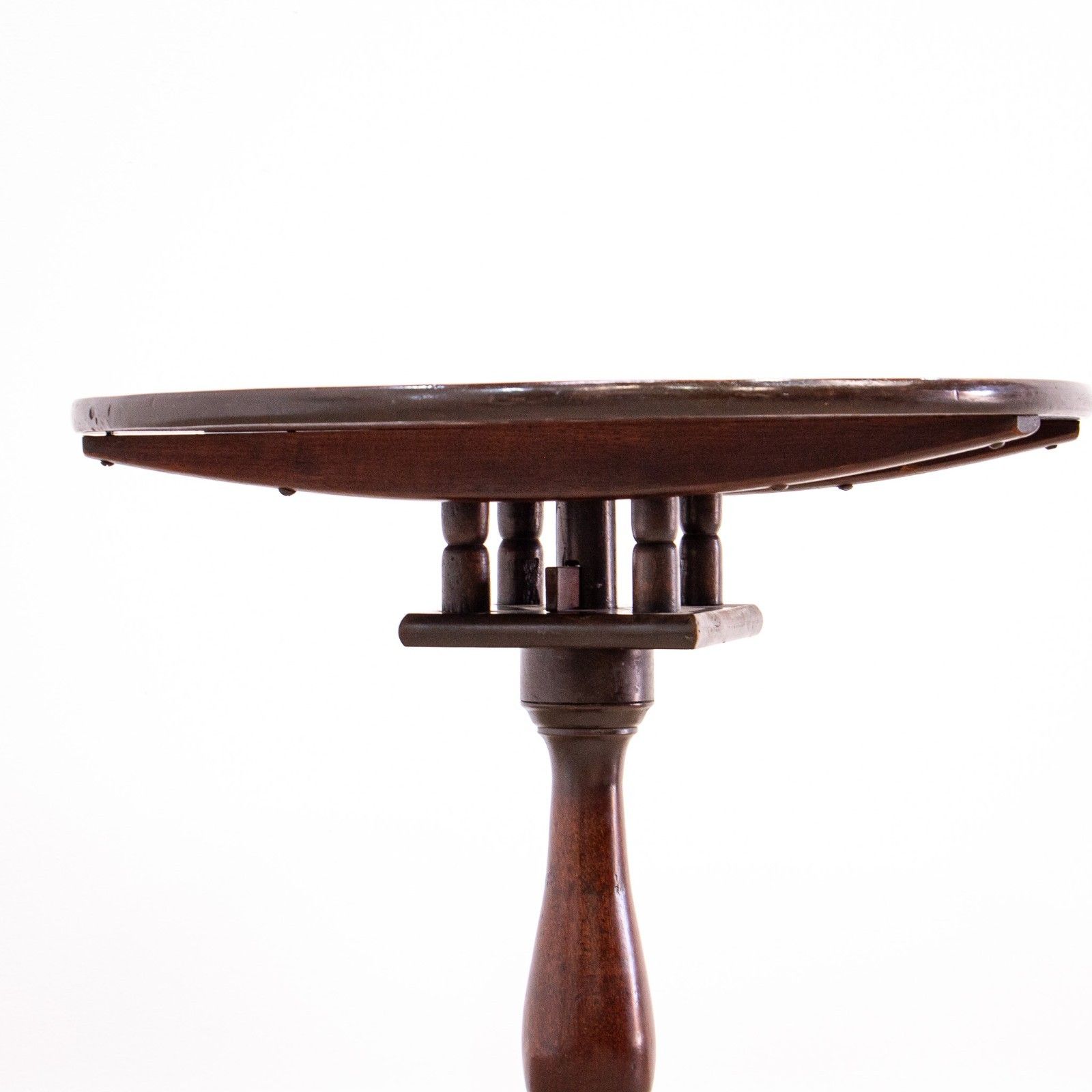 Georgian Mahogany Tilt Top Table With Birdcage Mechanism photo Furniture