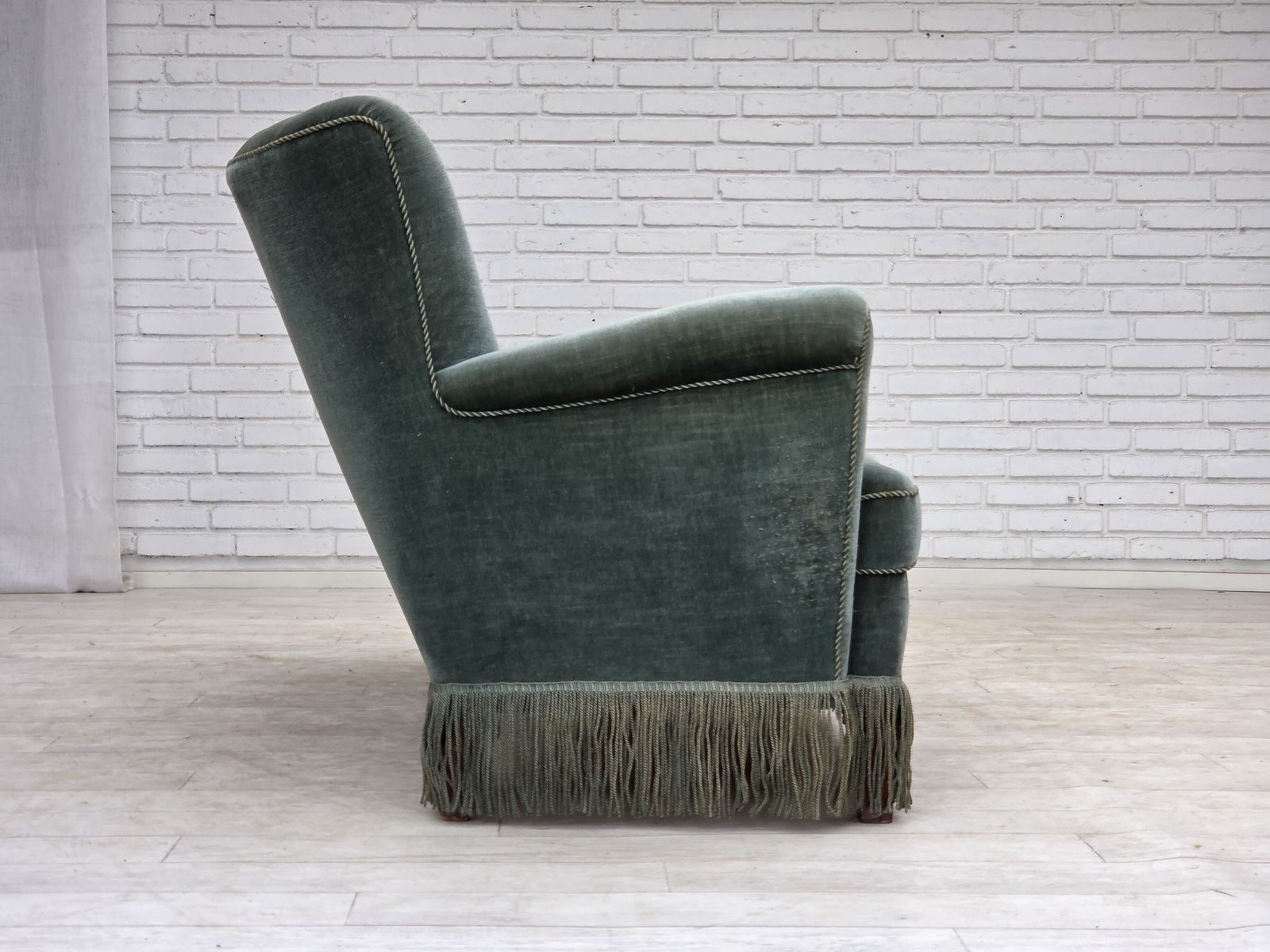 photo furniture 1960s, 3 Seater Danish Sofa, Green Furniture Velour.