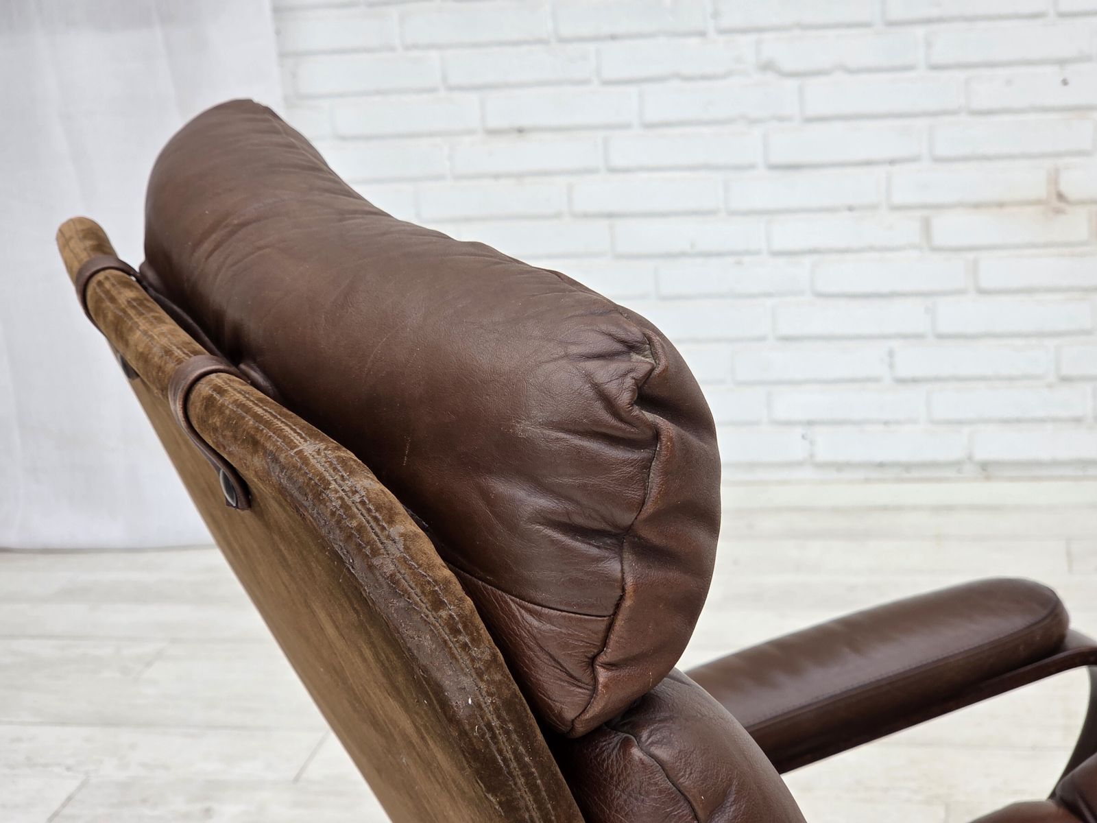 995.0 Deense draaifauteuil van Georg Thams, ca. jaren 1970, bruin meubeleer. photo