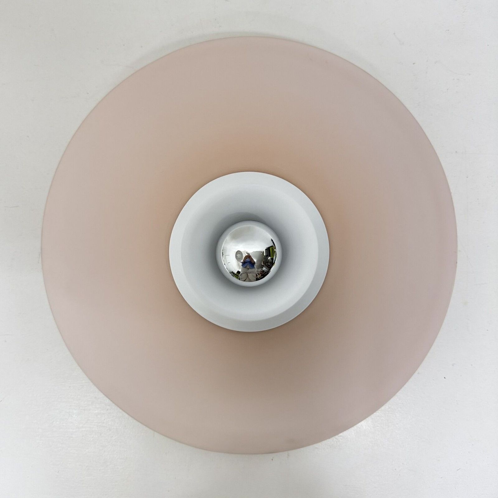 Postmodern Italiaanse wandlamp van roze glas, jaren 1980 photo vintage