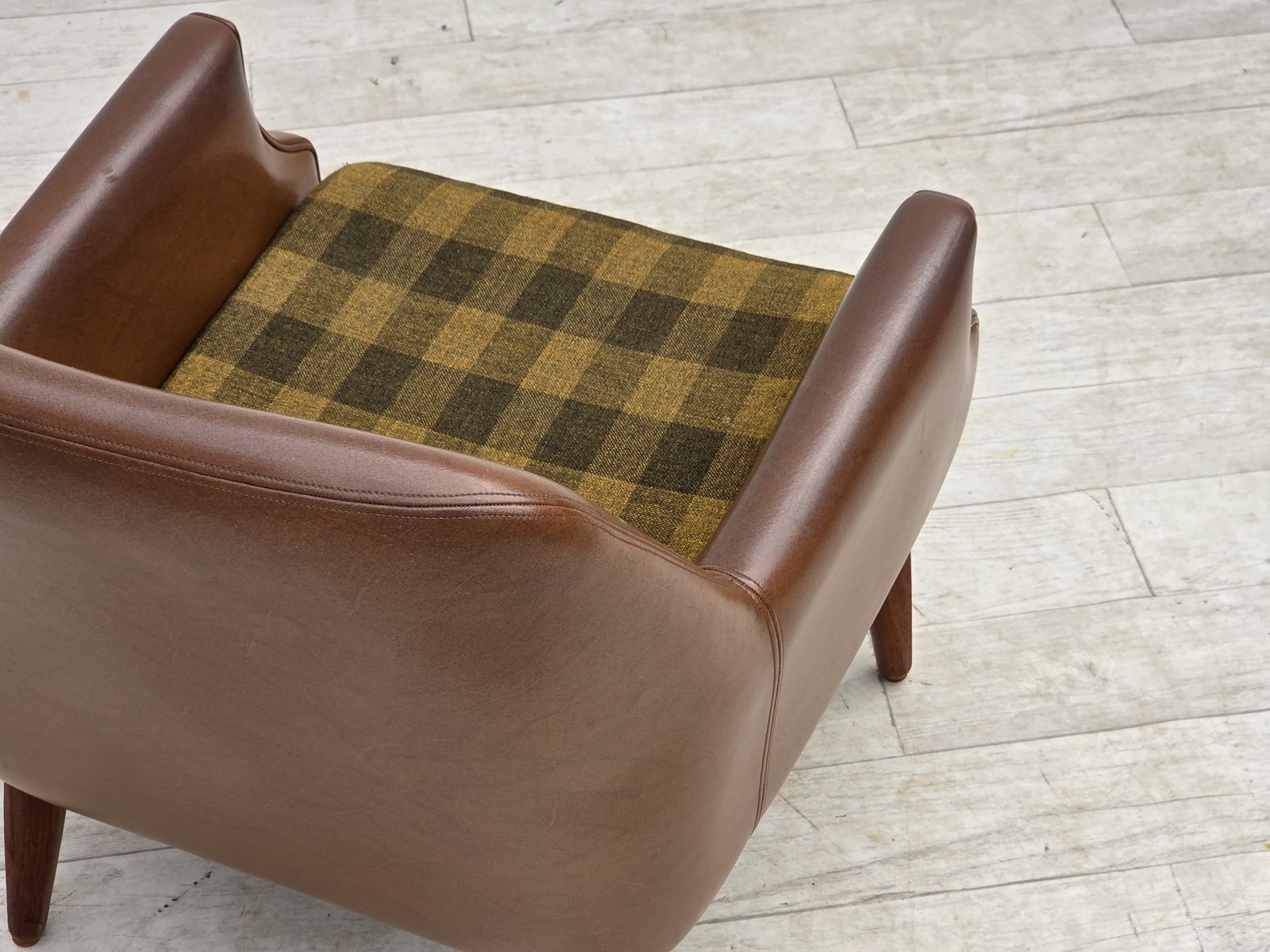 photo vinterior 1970s, Danish Armchair, Artificial Leather, Teak Wood Legs.