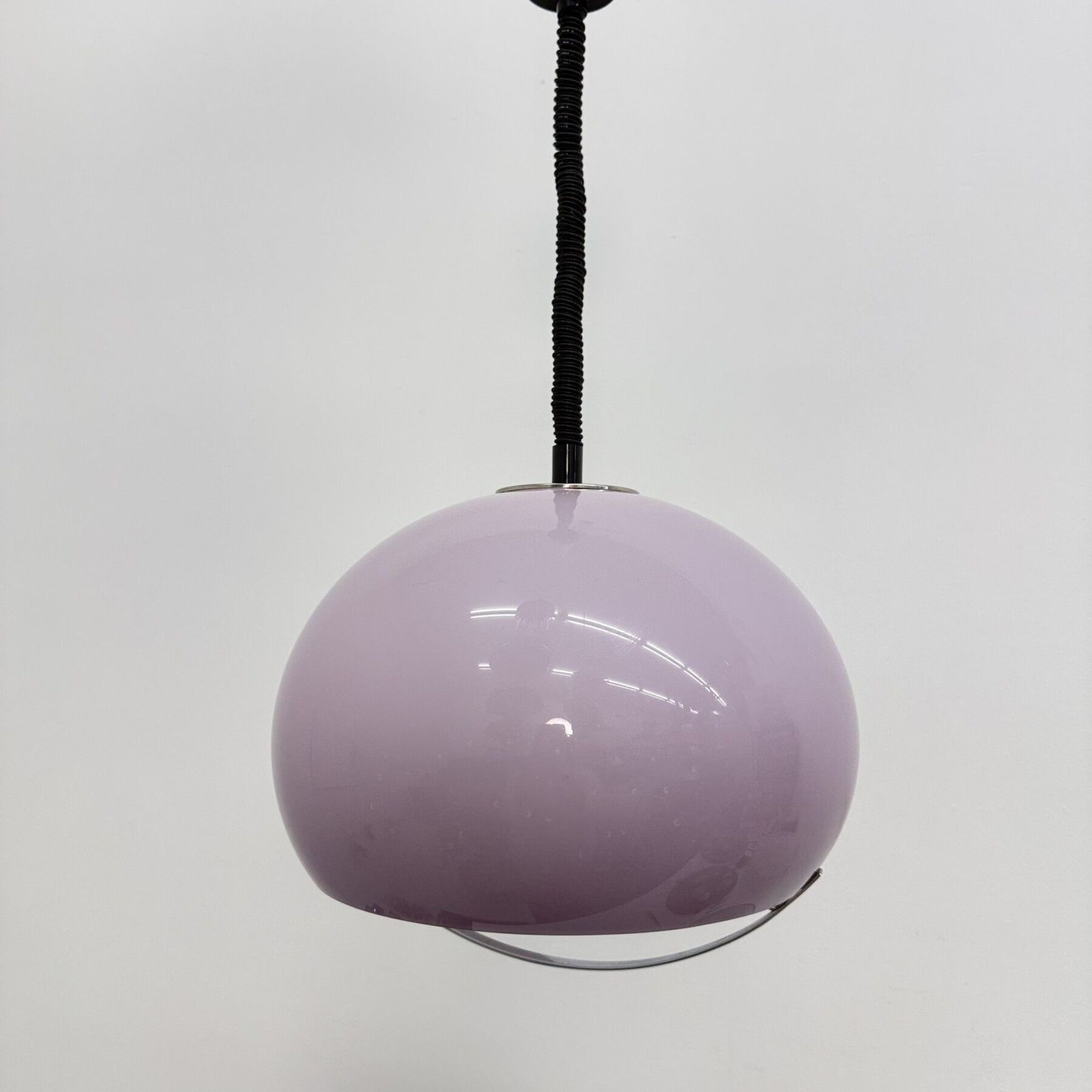 photo furniture Mid-Century hanglamp van paars kunststof, Harvey Guzzini voor Meblo, jaren 1970