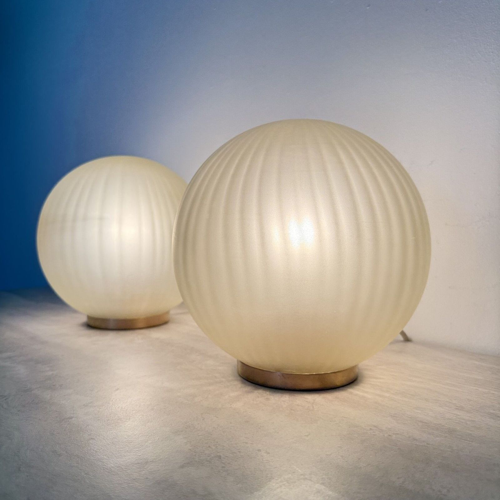 Paar van 2 glazen swirllampen, 1970, Italië photo furniture