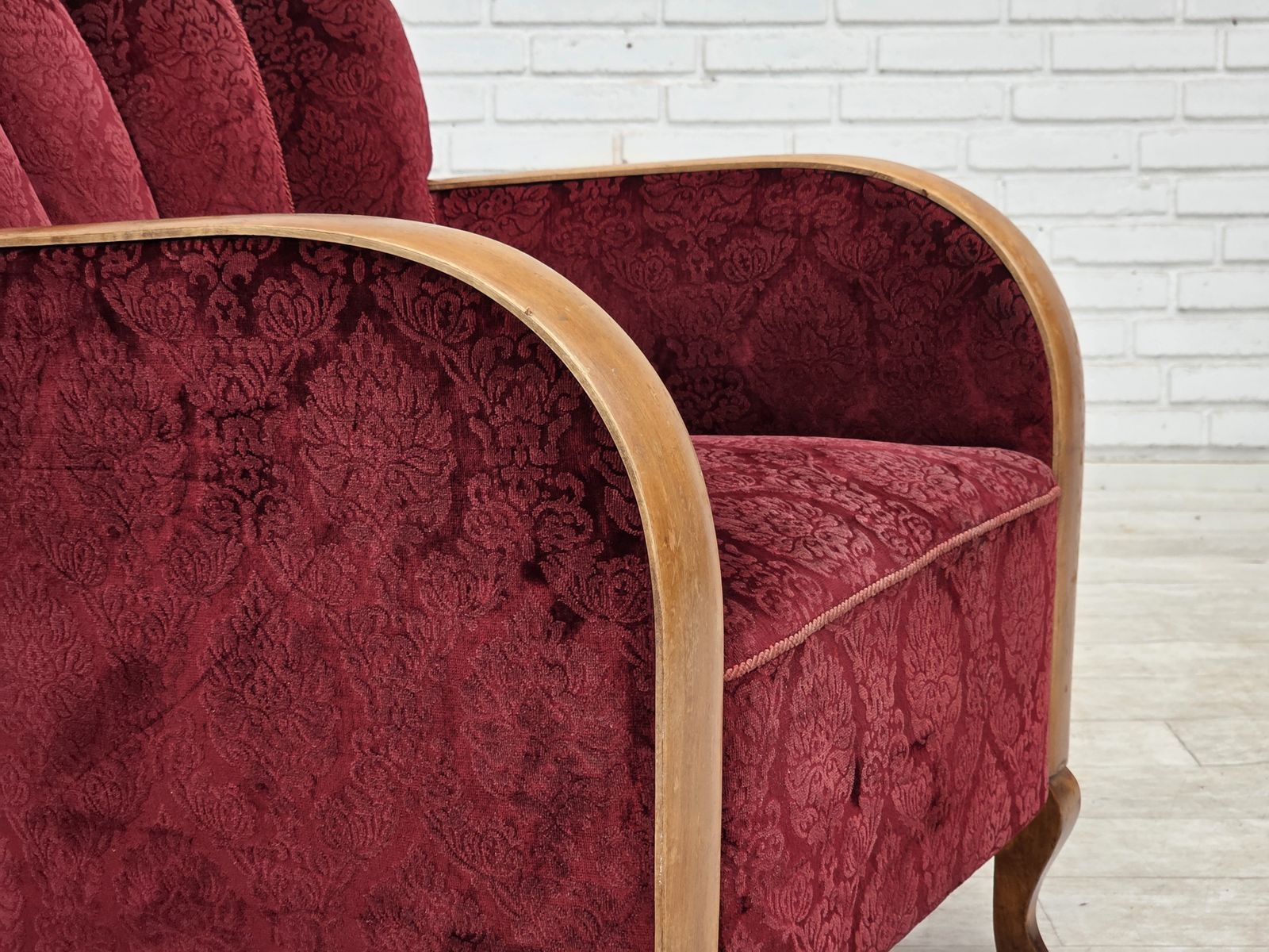 Ca. jaren 1960, Deense fauteuil, kersrood meubelvelours. photo Meubels