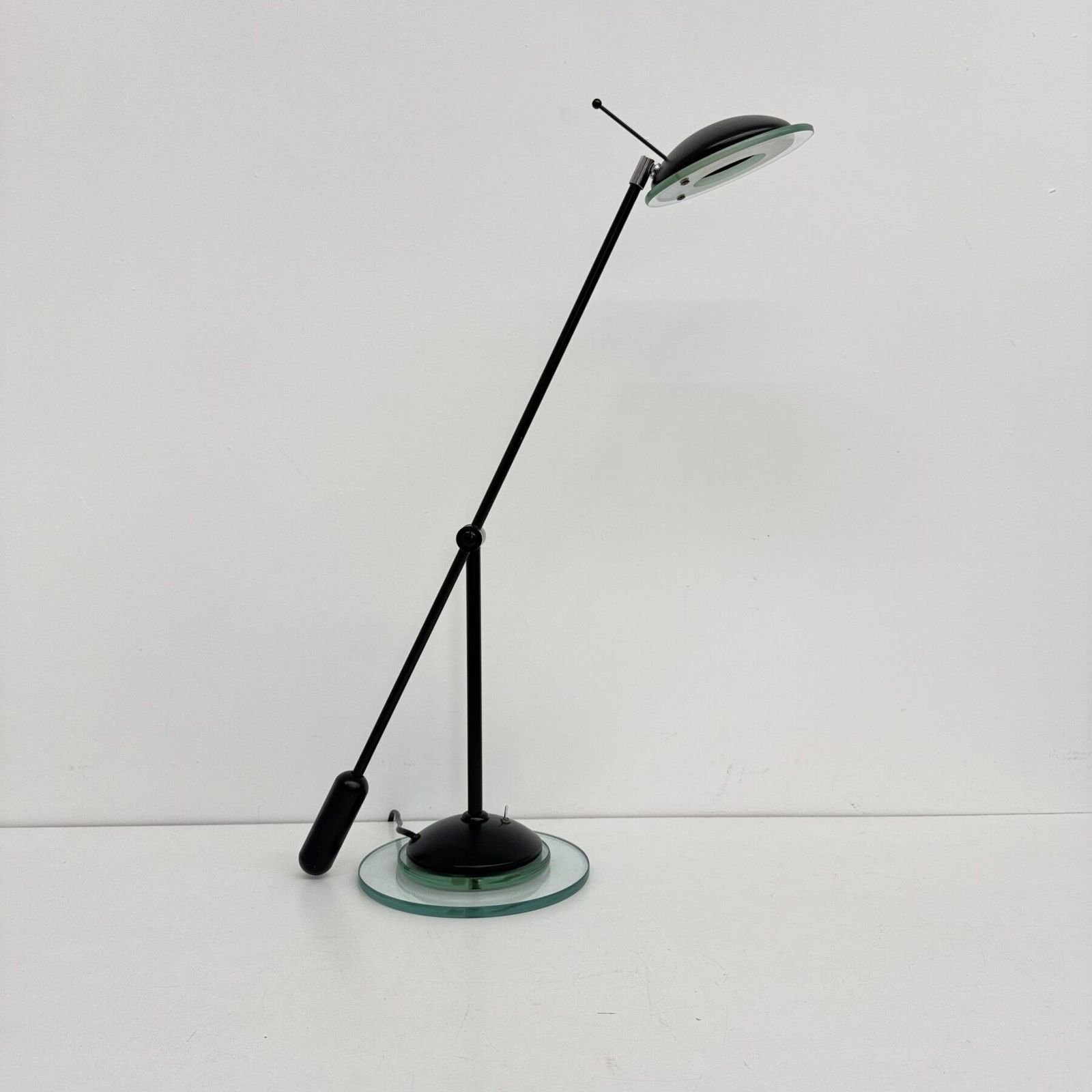 Postmodern Herda minimalistische bureaulamp, jaren 1980 photo 240.0