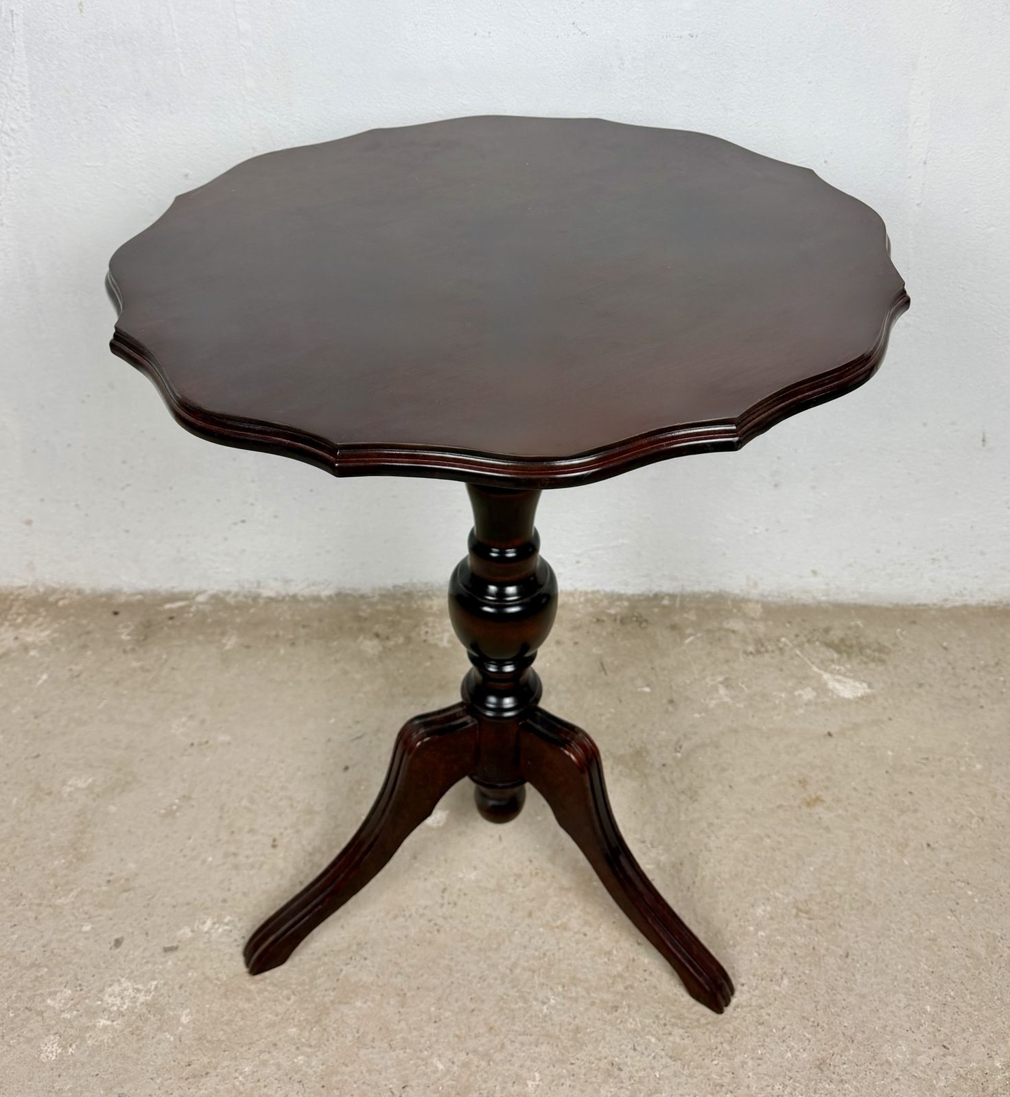 English Tilt Top Side Table, Mid 20th Century photo 999.0