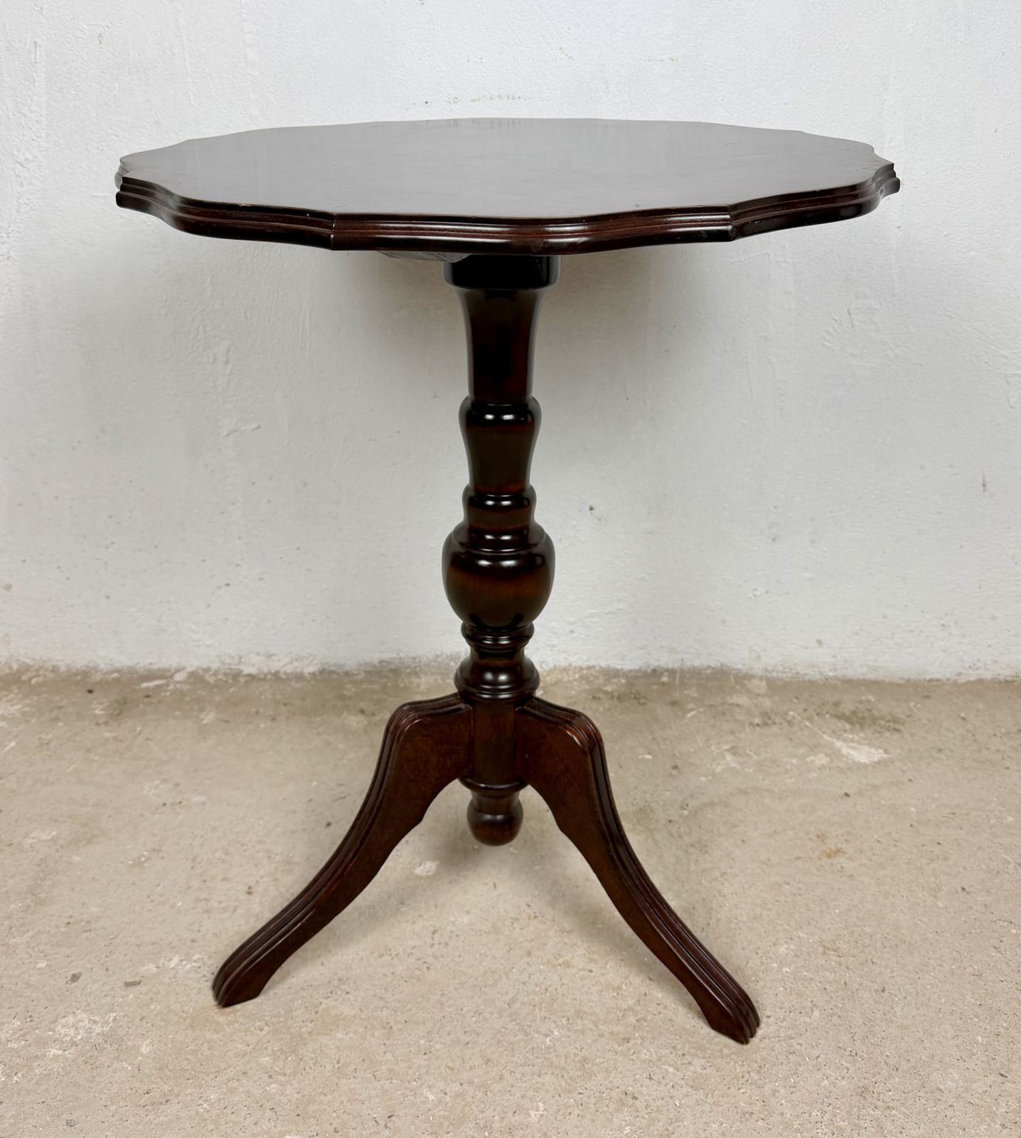 English Tilt Top Side Table, Mid 20th Century photo vinterior