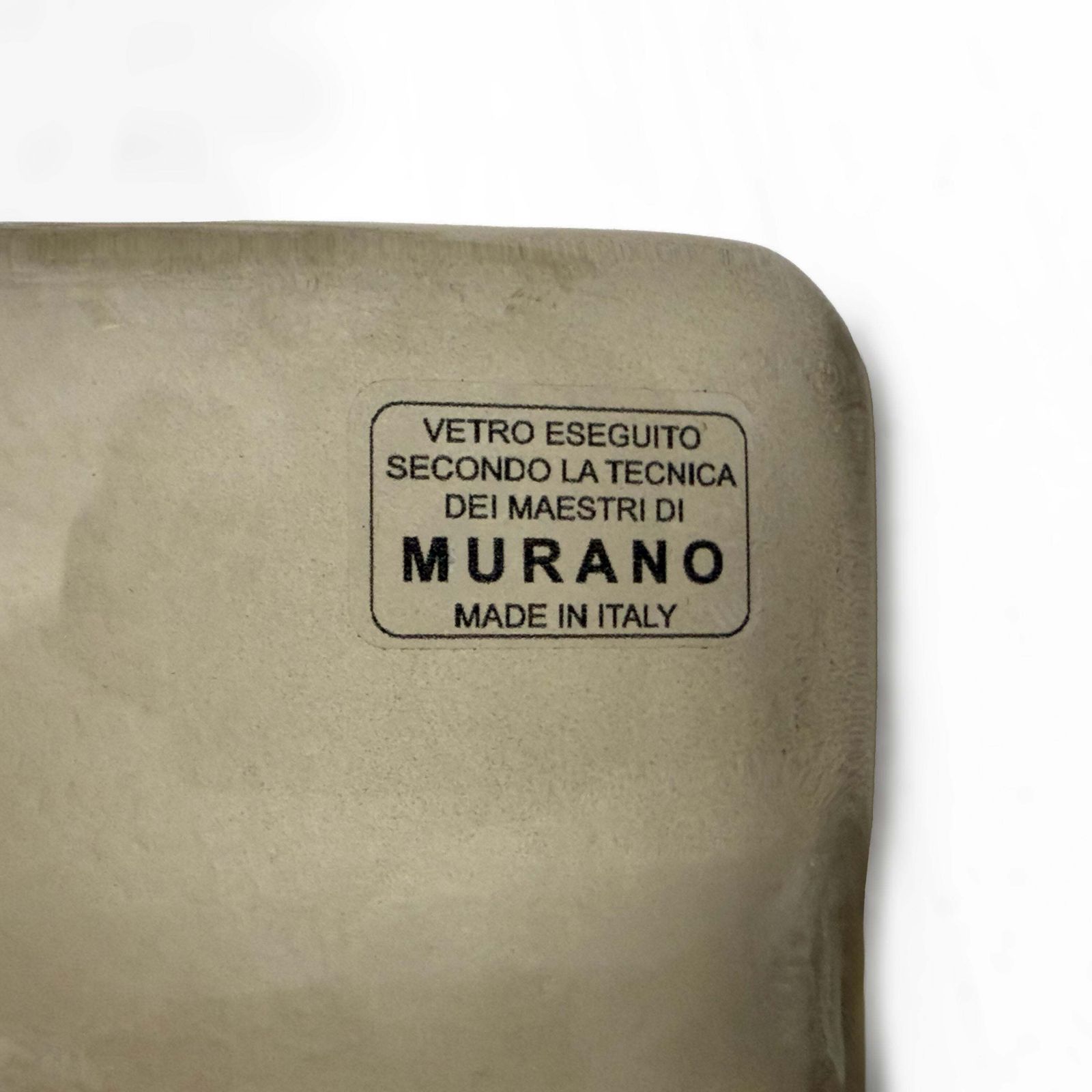 photo furniture Paar moderne Italiaanse wandlampen van messing en gerookt Murano-glas