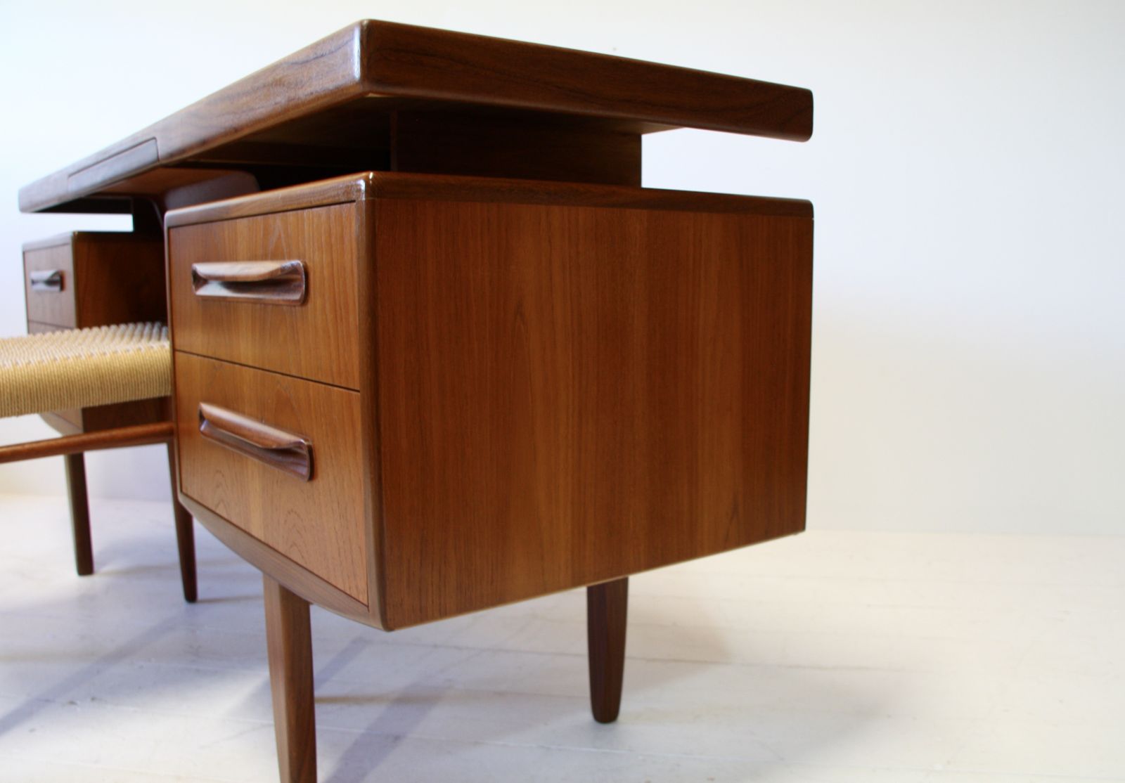 photo vinterior G Plan Fresco Teak Desk By Vb Wilkins   1960s